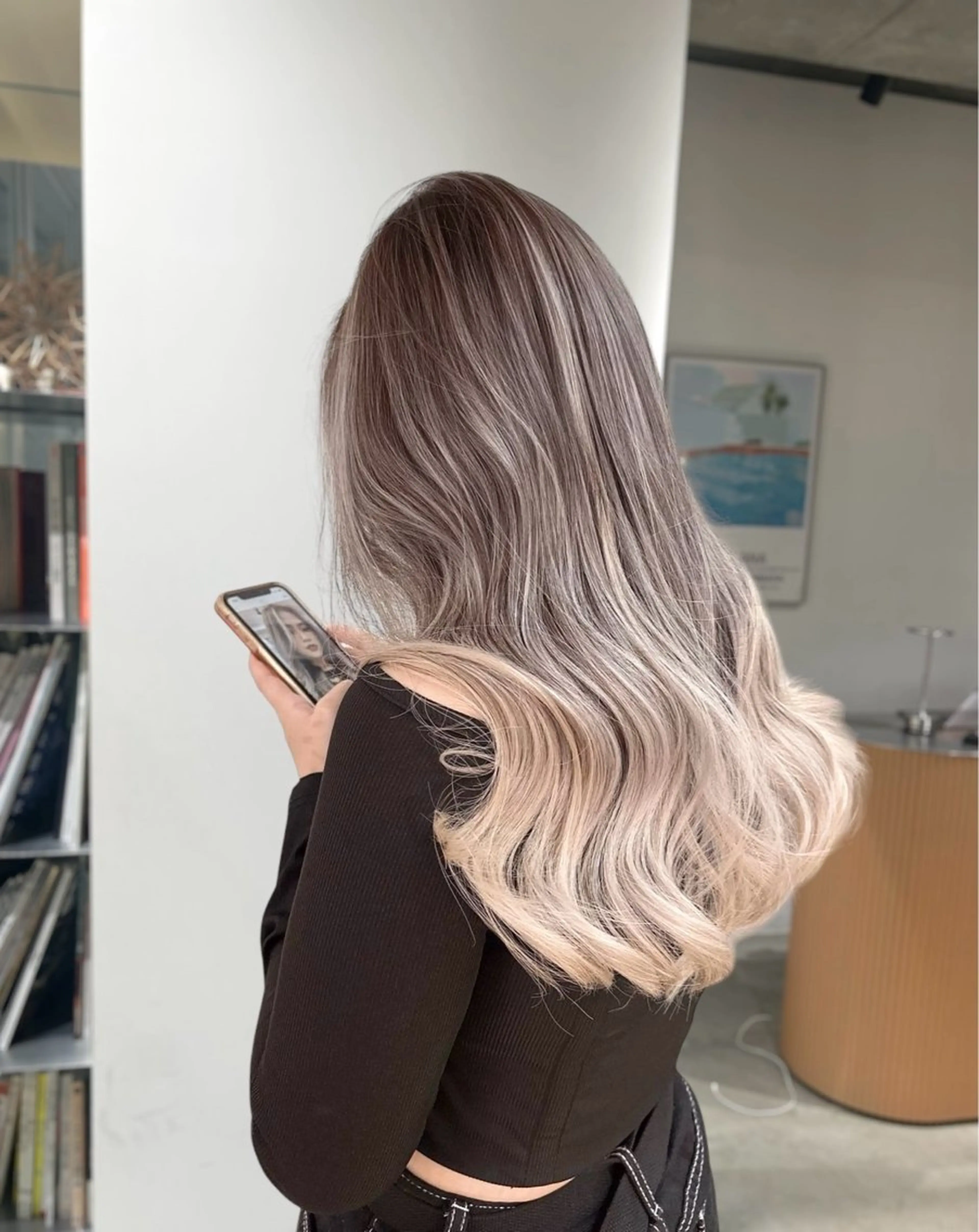 セミロング カラー ブリーチ ブロンド ヘアカラー トリートメント ケア剤オタク×海外 ヘア長谷川裕起のヘアスタイル