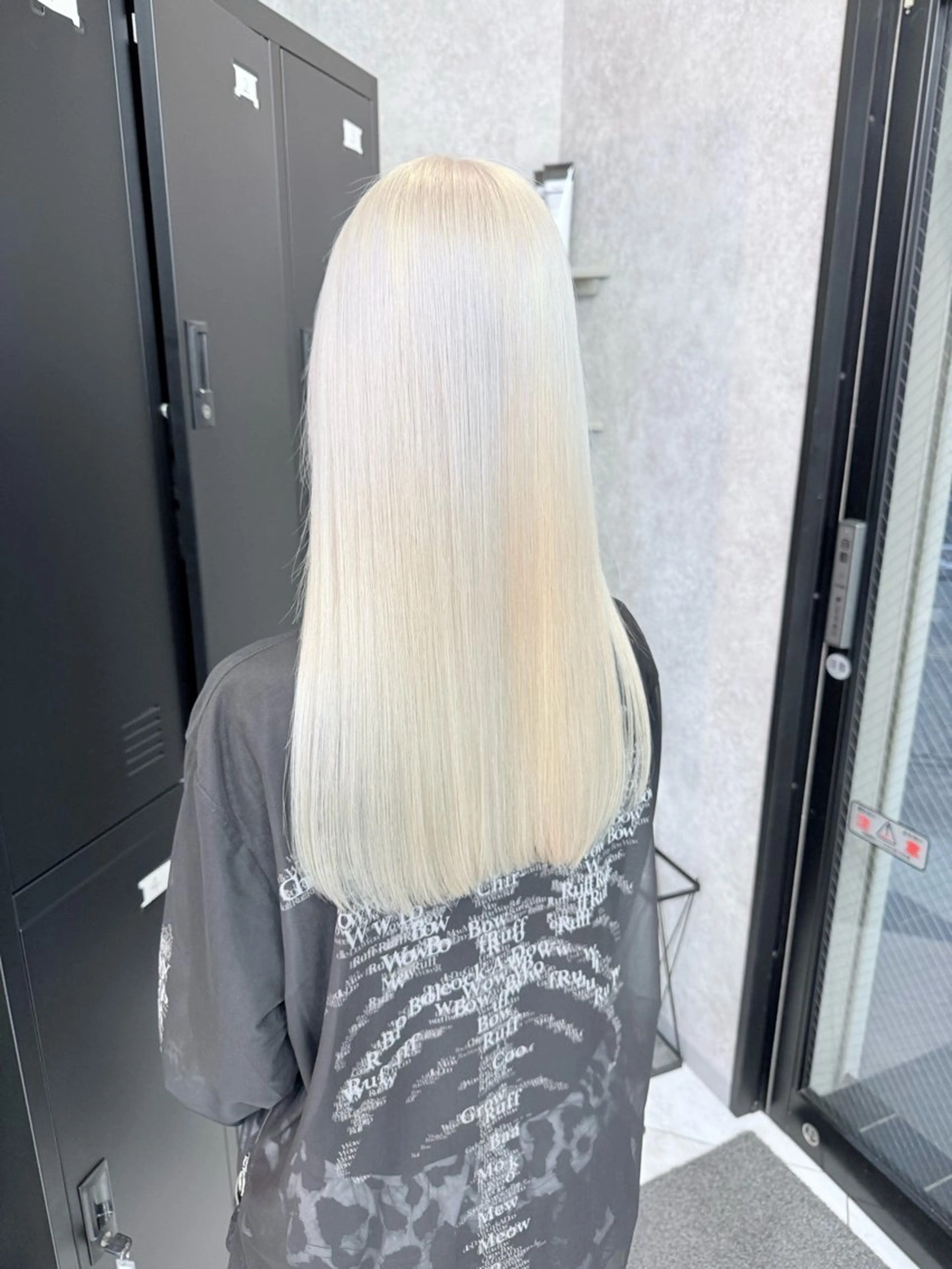 セミロング カラー 🌺ハイトーン🌺 矢葺 なぎさ🌺🌺のヘアスタイル