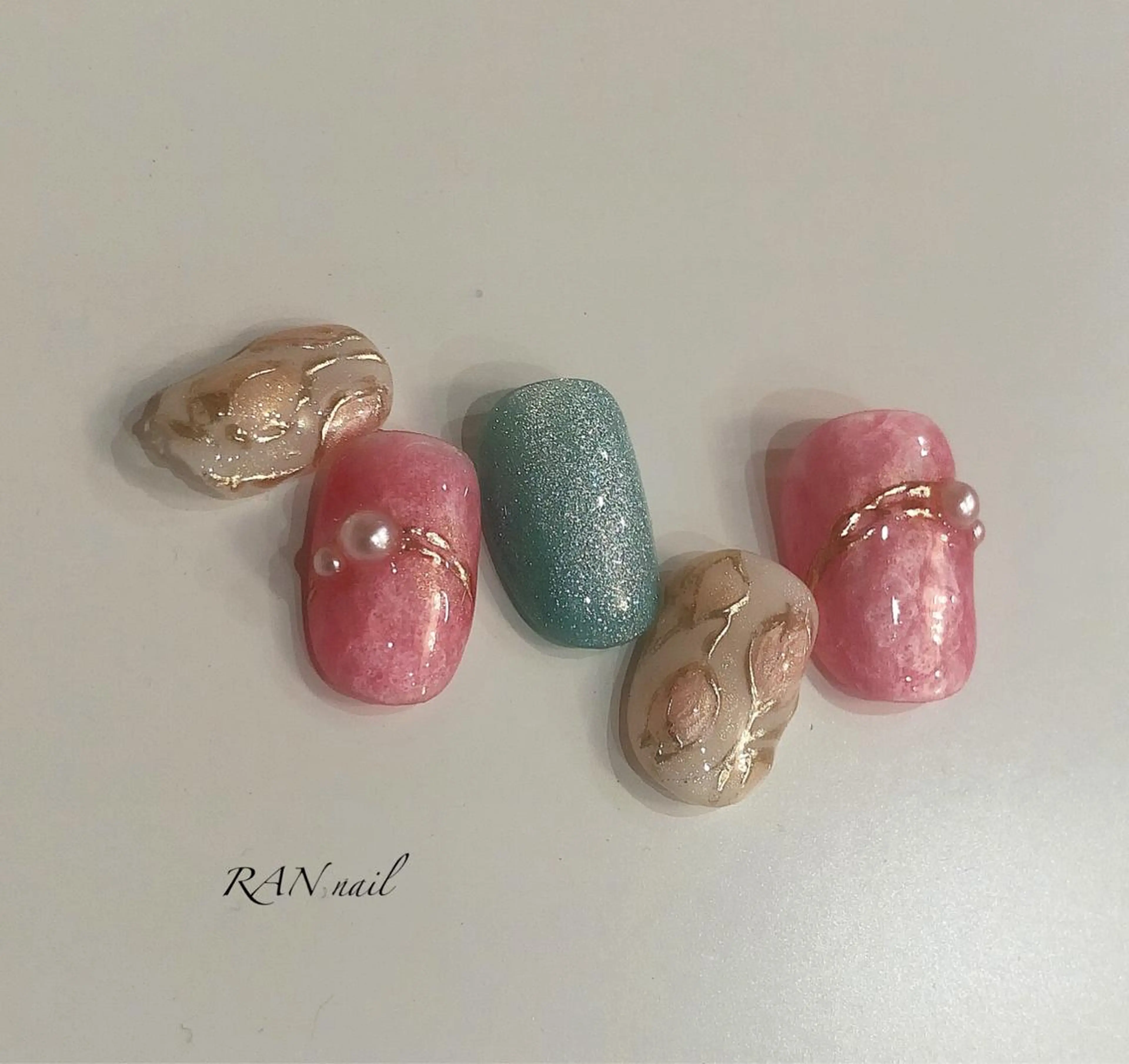 ネイル フラワーネイル フットネイル ジェルネイル ゴールド 卒業式 RAN nailのネイルデザイン