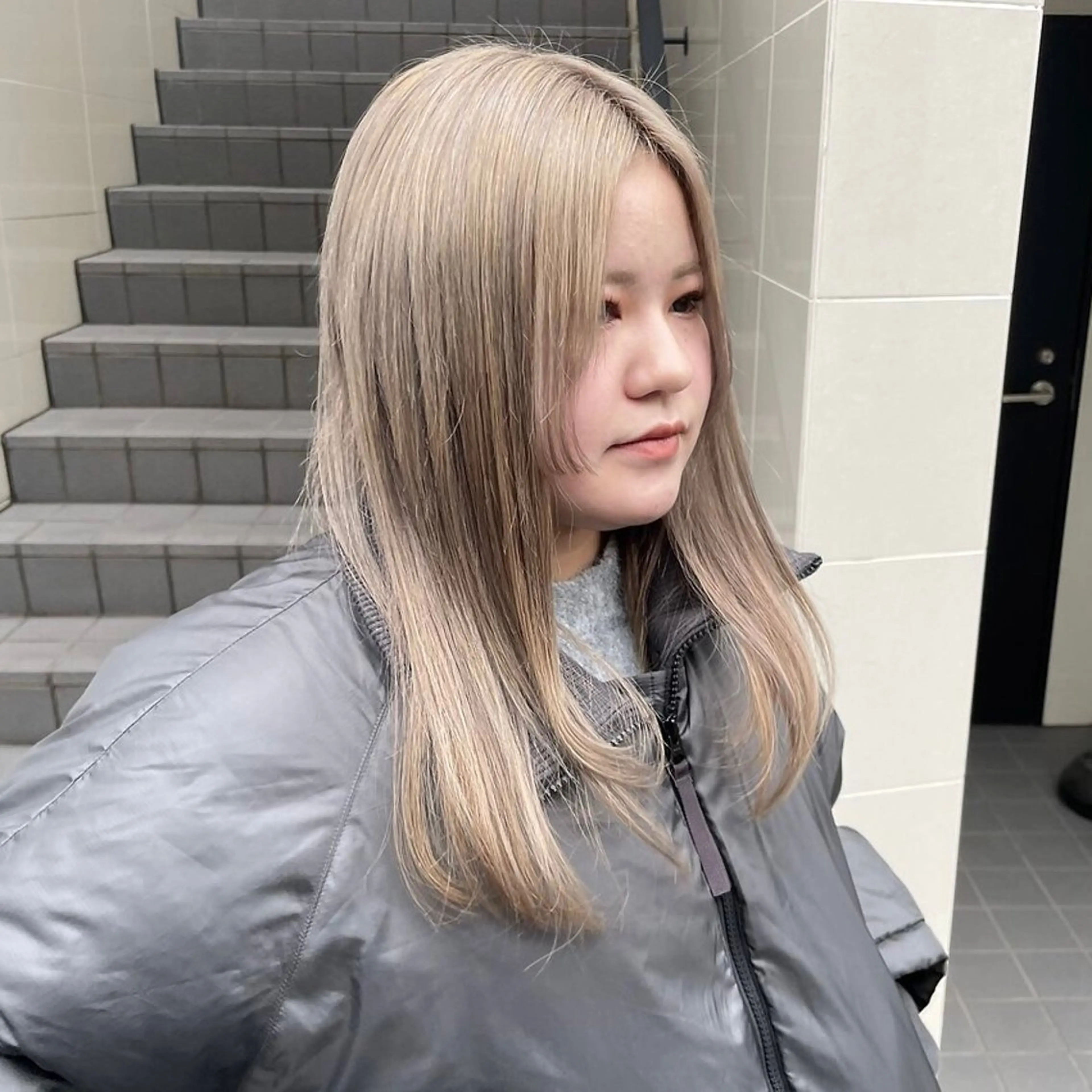 ロング カラー ベージュカラー ブリーチ ハイトーンカラー ミルクティーベージュ 💖ブリーチ/暖色 𝐘𝐮𝐢💖のヘアスタイル