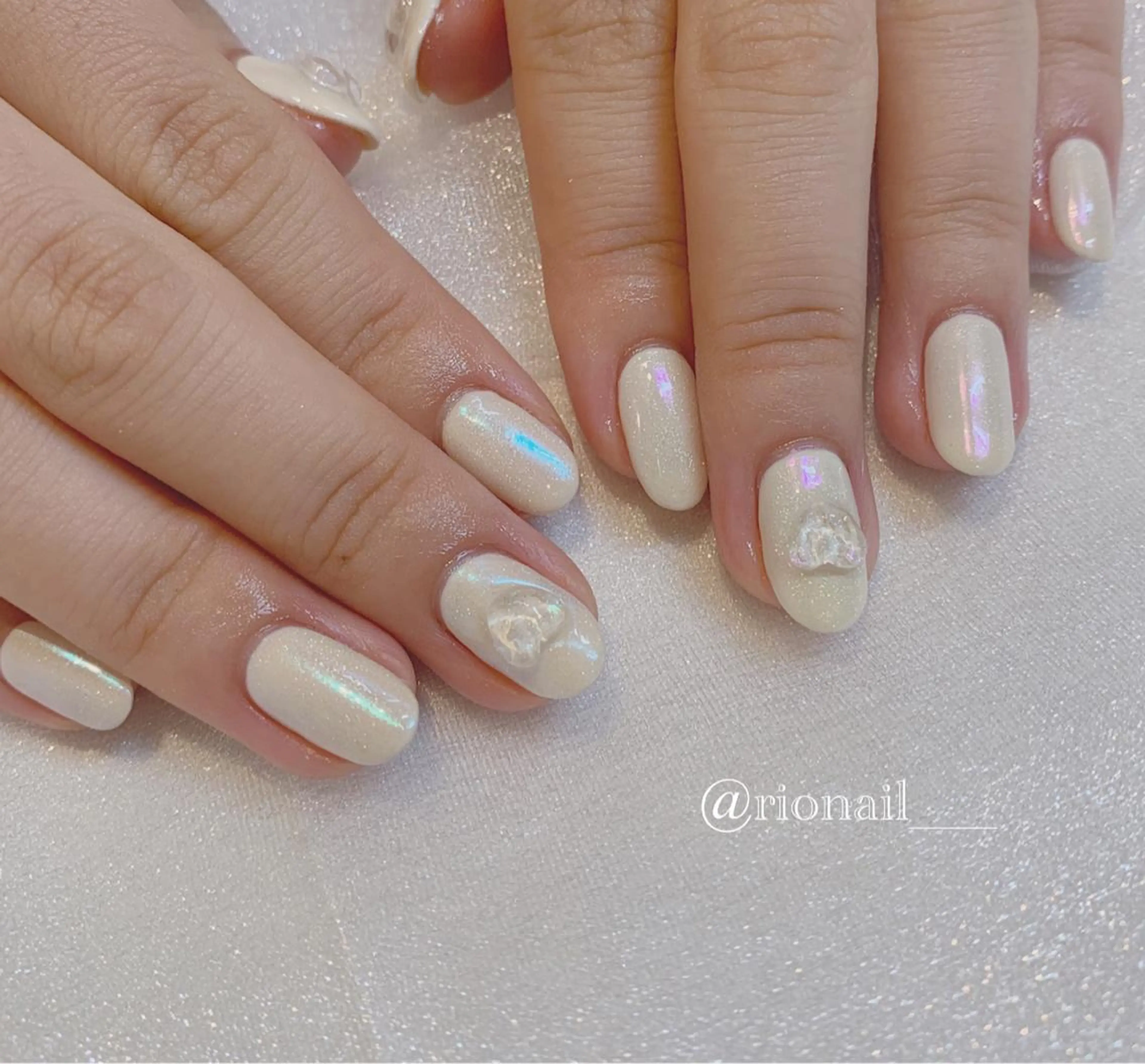 ネイル アートネイル 𝘙𝘪𝘰𝘯𝘢 ...🕯🤍のネイルデザイン