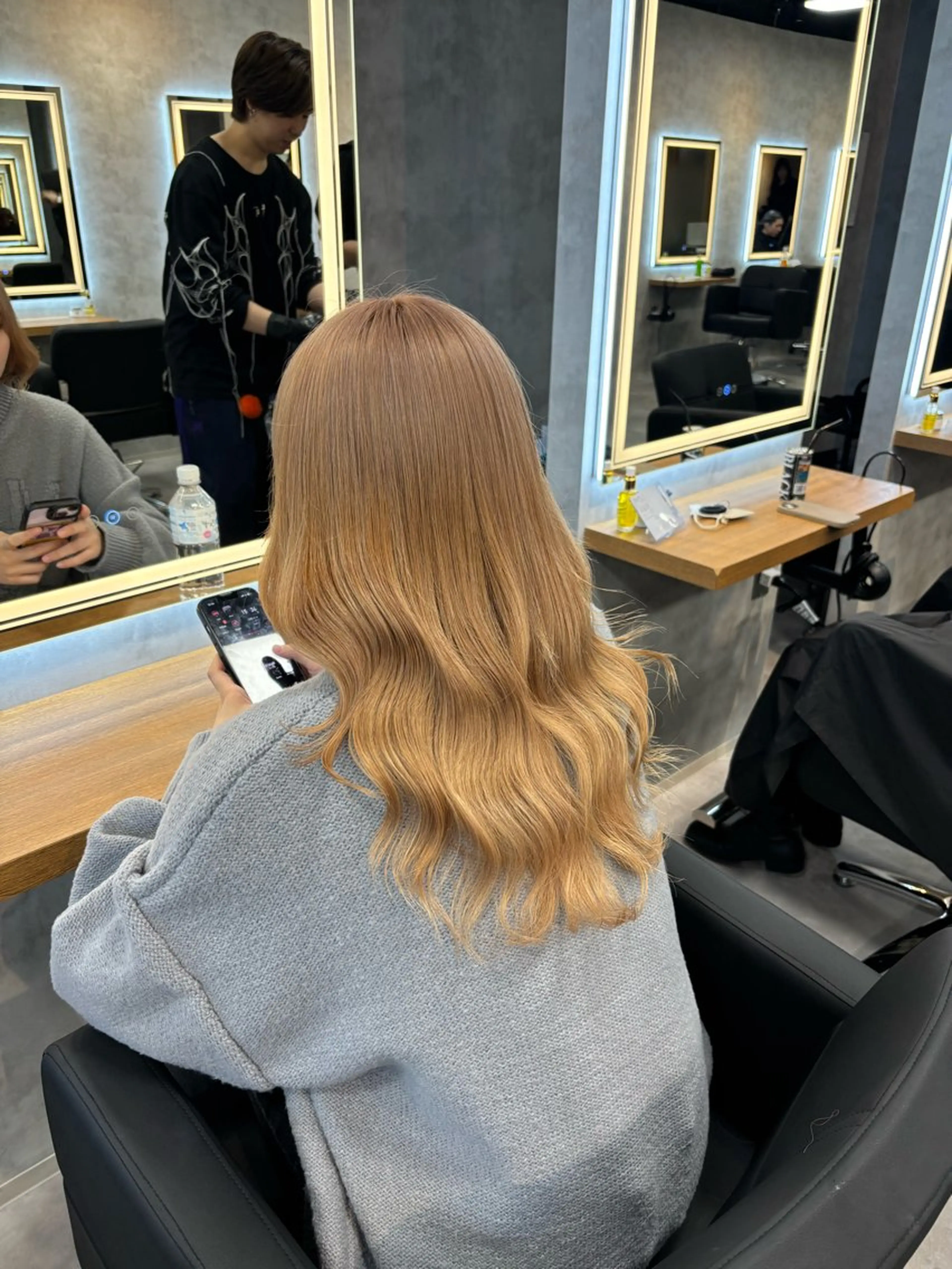 ロング カラー パーマ ヘアアレンジ ヘアカラー トリートメント ヘッドスパ ヘアセット 透明感ブリーチカラー 🌈TOMOHIROのヘアスタイル