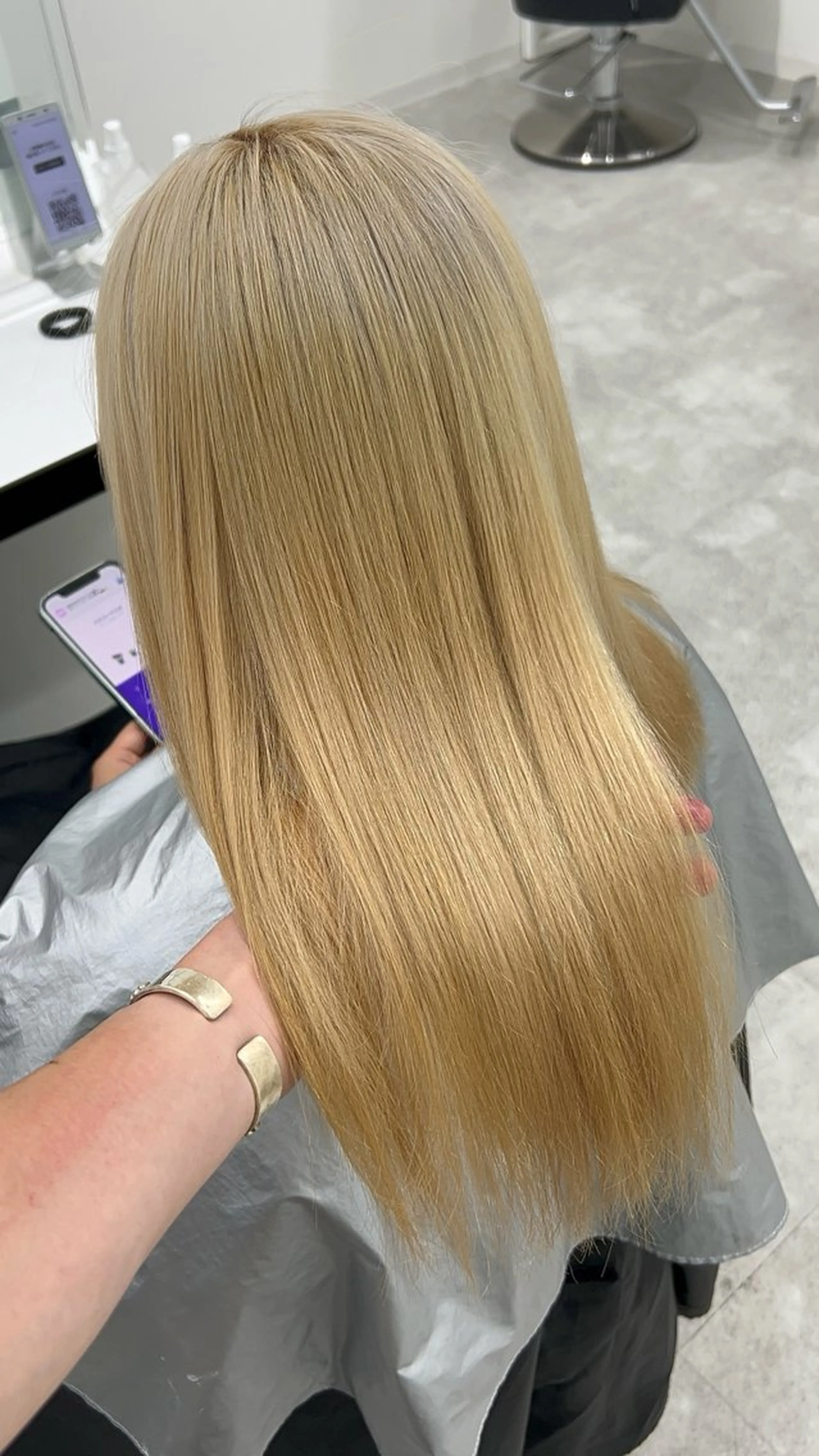 ロング カラー ヘアカラー 履歴修正屋さん／ ブロンド／ホワイトのヘアスタイル