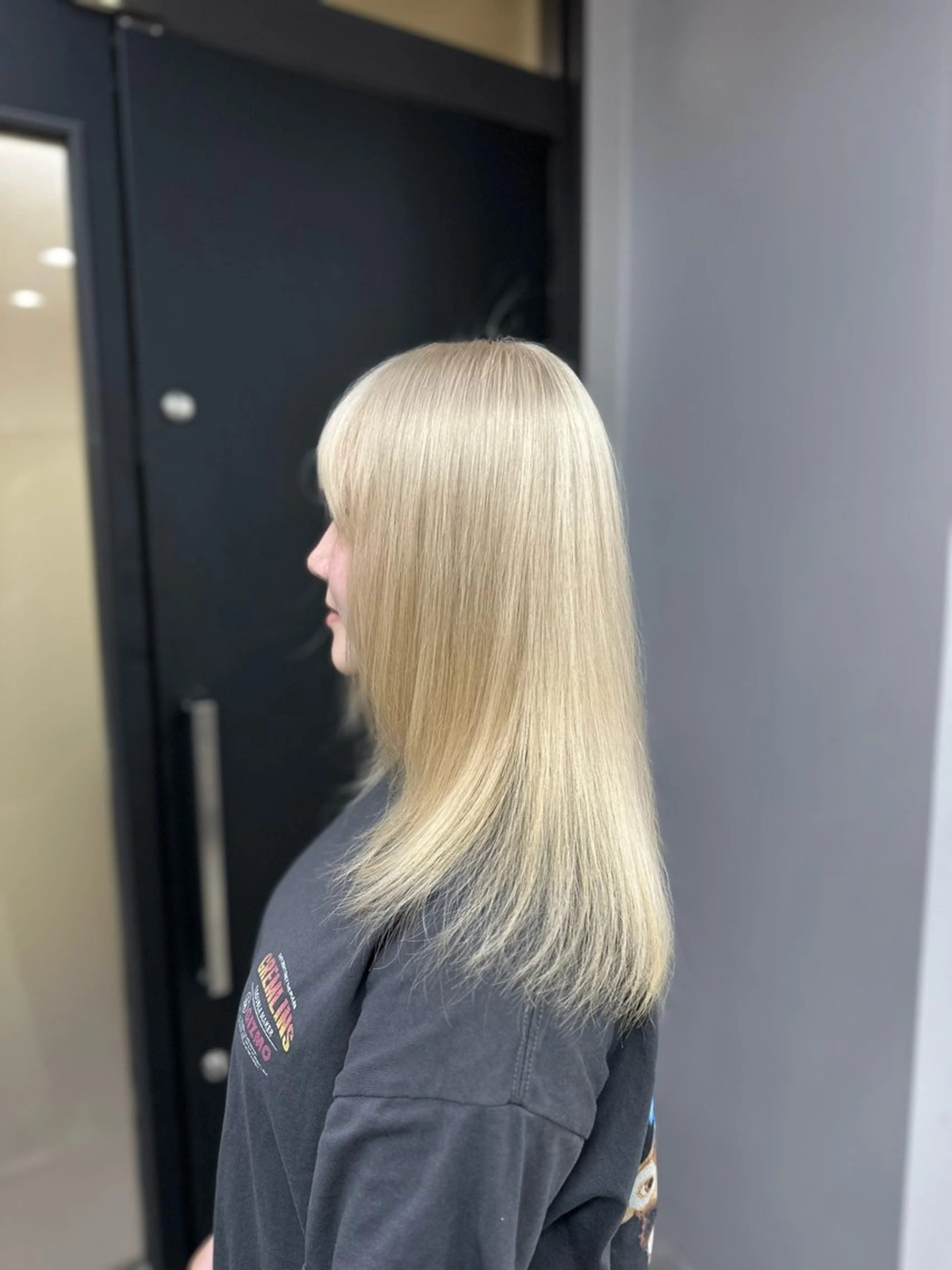 セミロング カラー ブリーチ 天野 タイナのヘアスタイル