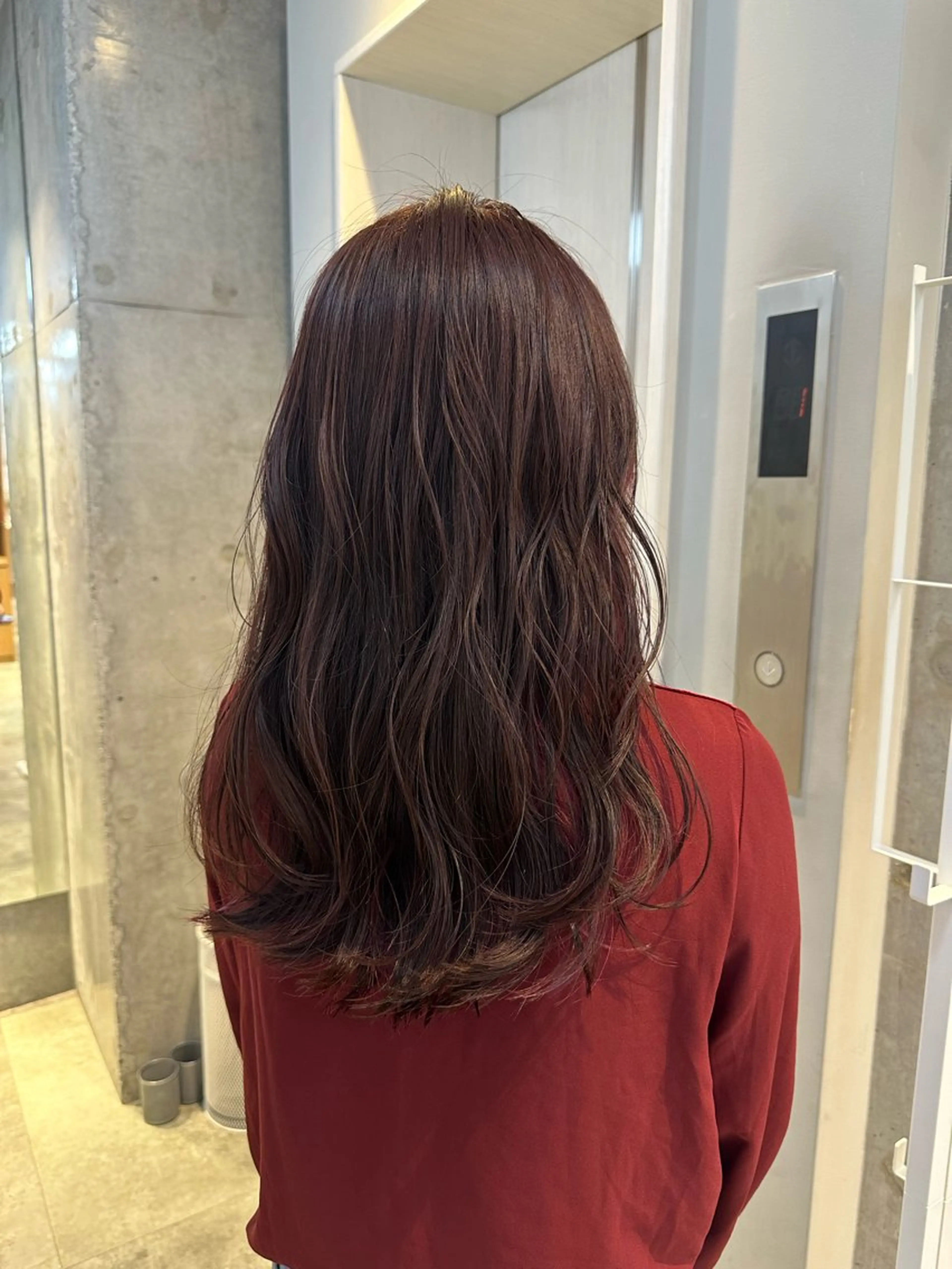 ロング カラー ブラウンカラー レッドカラー レッドブラウン さとう あやかのヘアスタイル