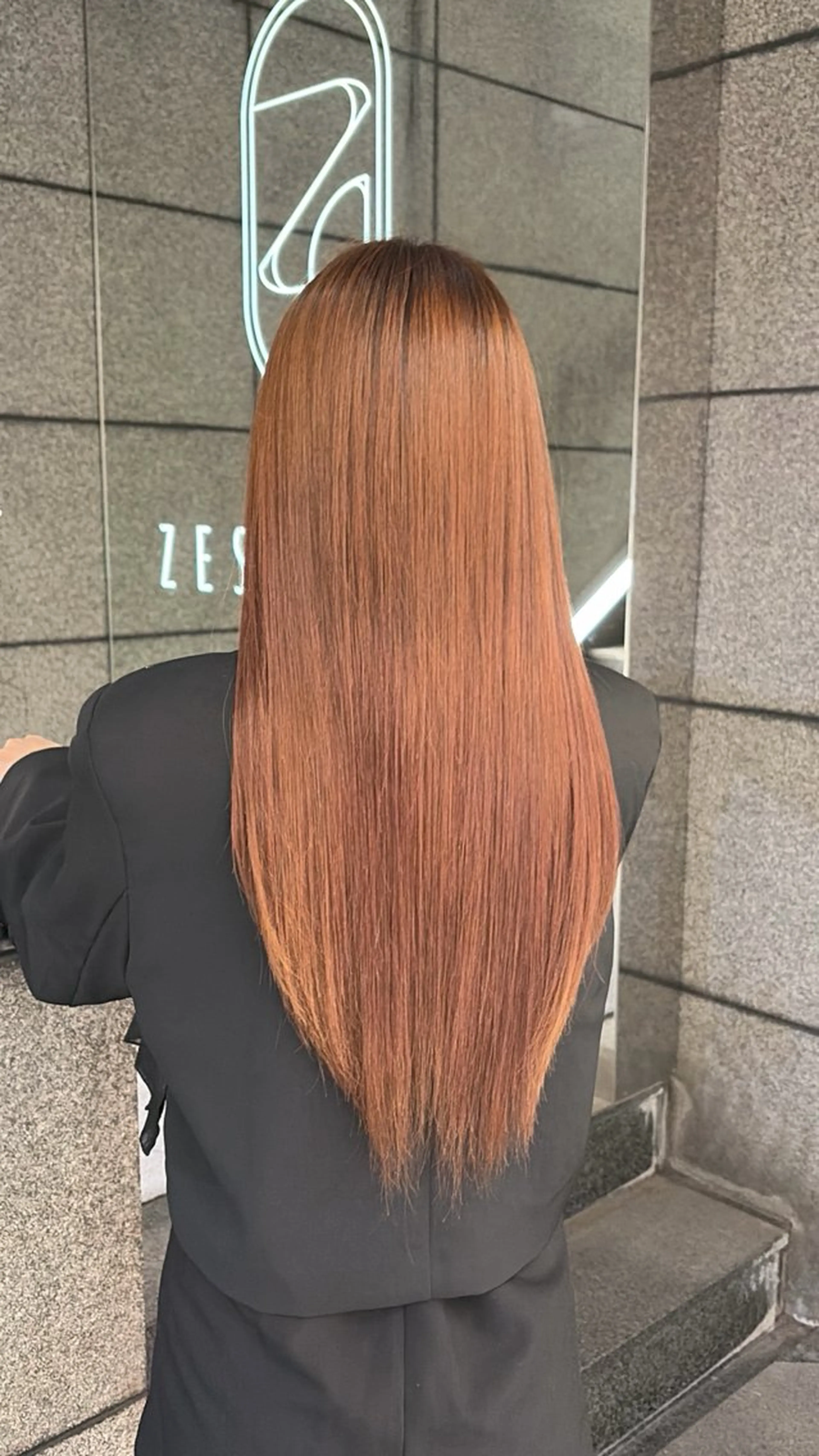 ロング 海優⭐️ネイル⭐️ 透明感カラーのヘアスタイル