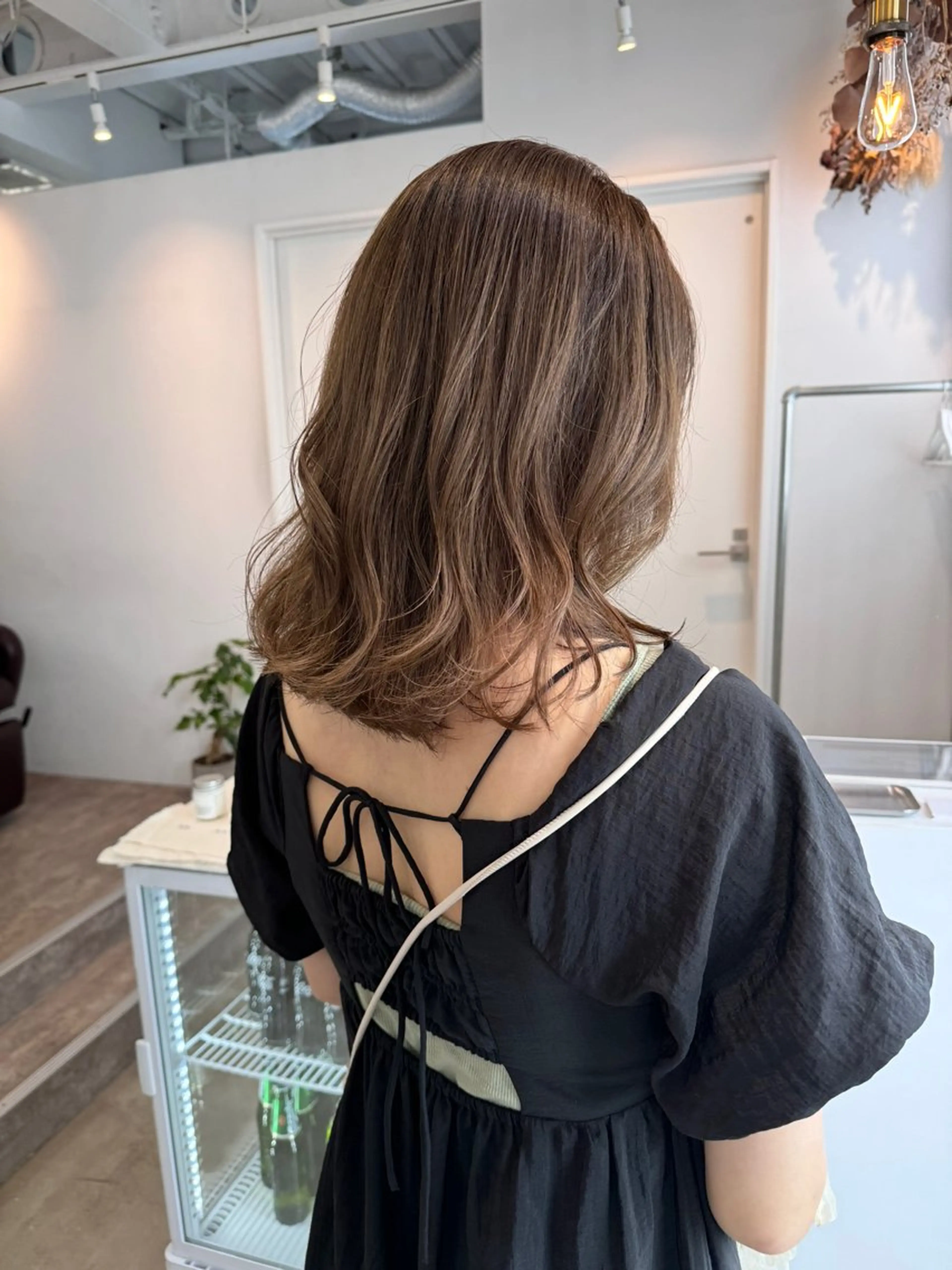 ミディアム カラー 松坂 真衣のヘアスタイル