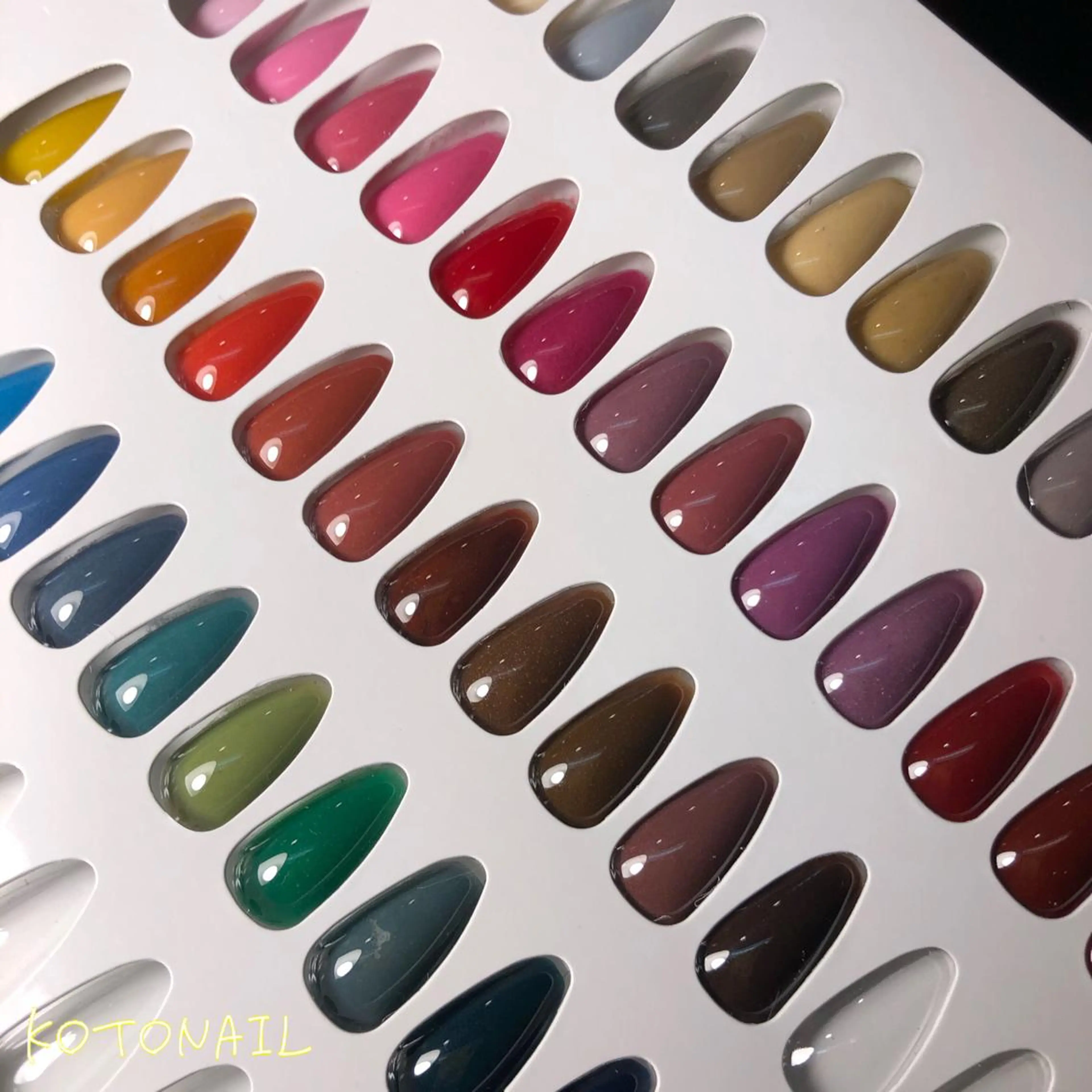 ネイル アートネイル フラッシュネイル フットネイル マグネットネイル ミラーネイル ハンドネイル koto nailのネイルデザイン