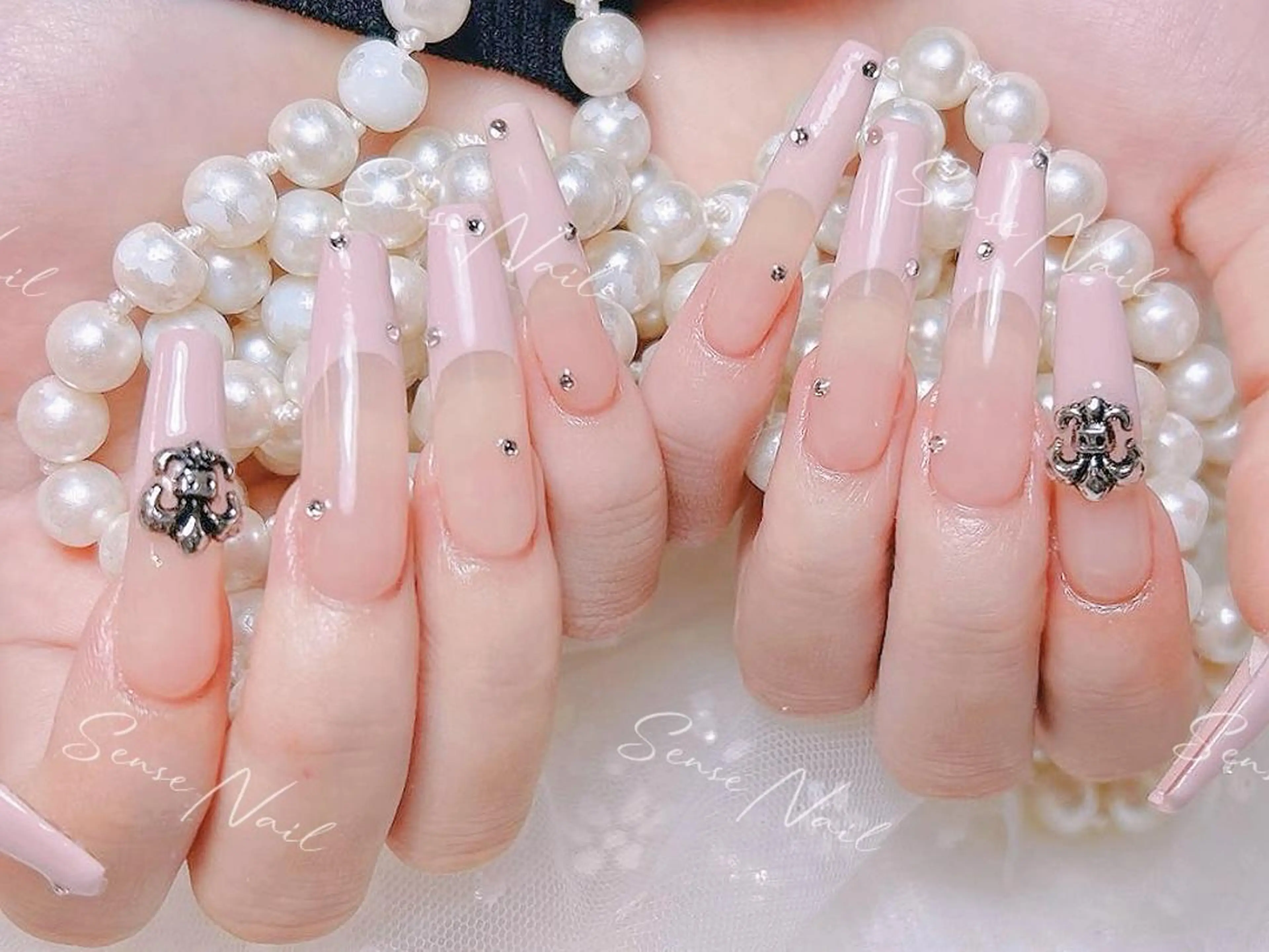 ネイル ハンドネイル ハンドケア Queening 🦋のネイルデザイン