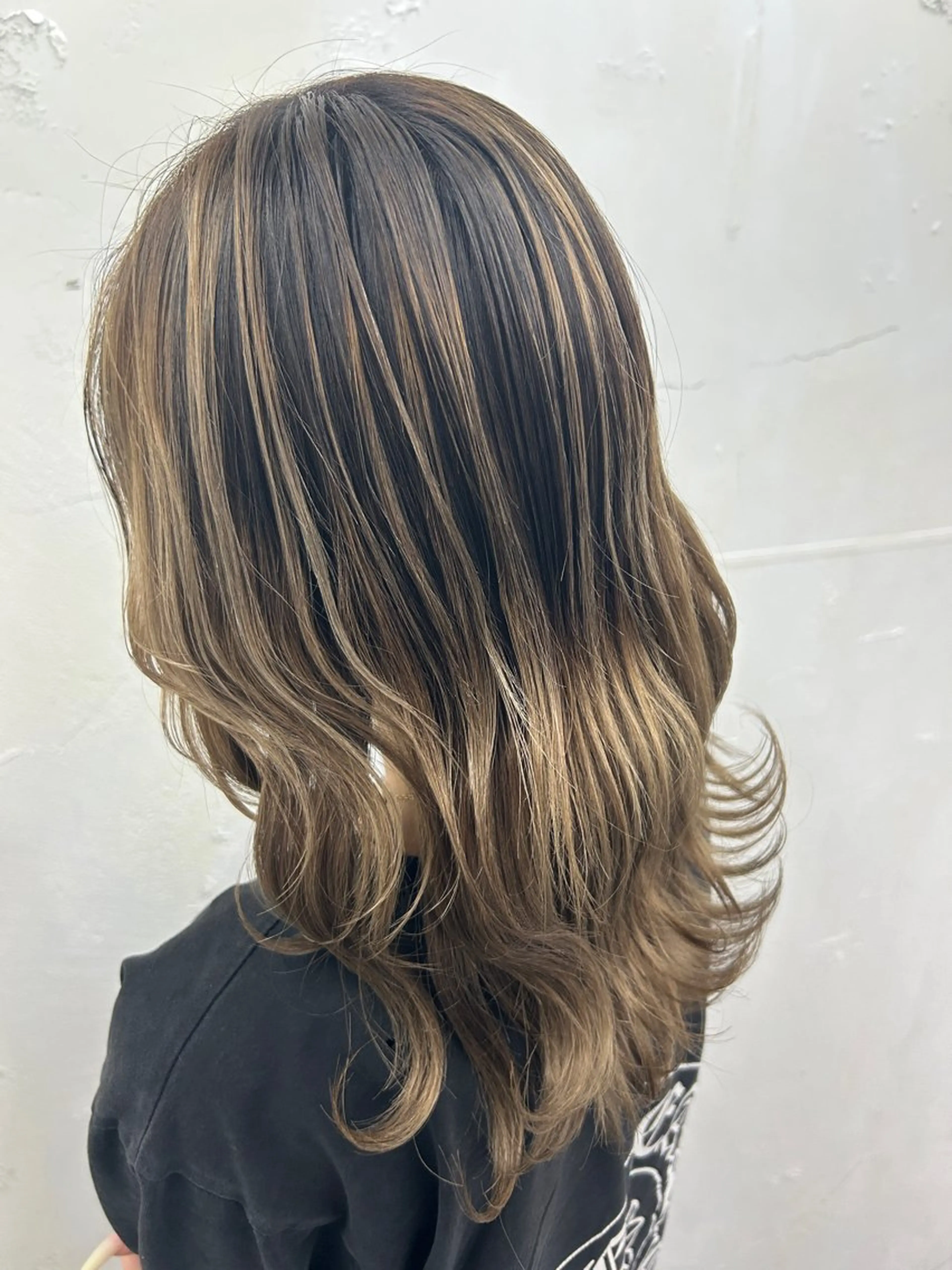 ミディアム カラー シールエクステ バレイヤージュ ベージュカラー ハイライトカラー ハイトーンカラー カット ヘアカラー トリートメント レイヤー/エクステ alpha下妻のヘアスタイル