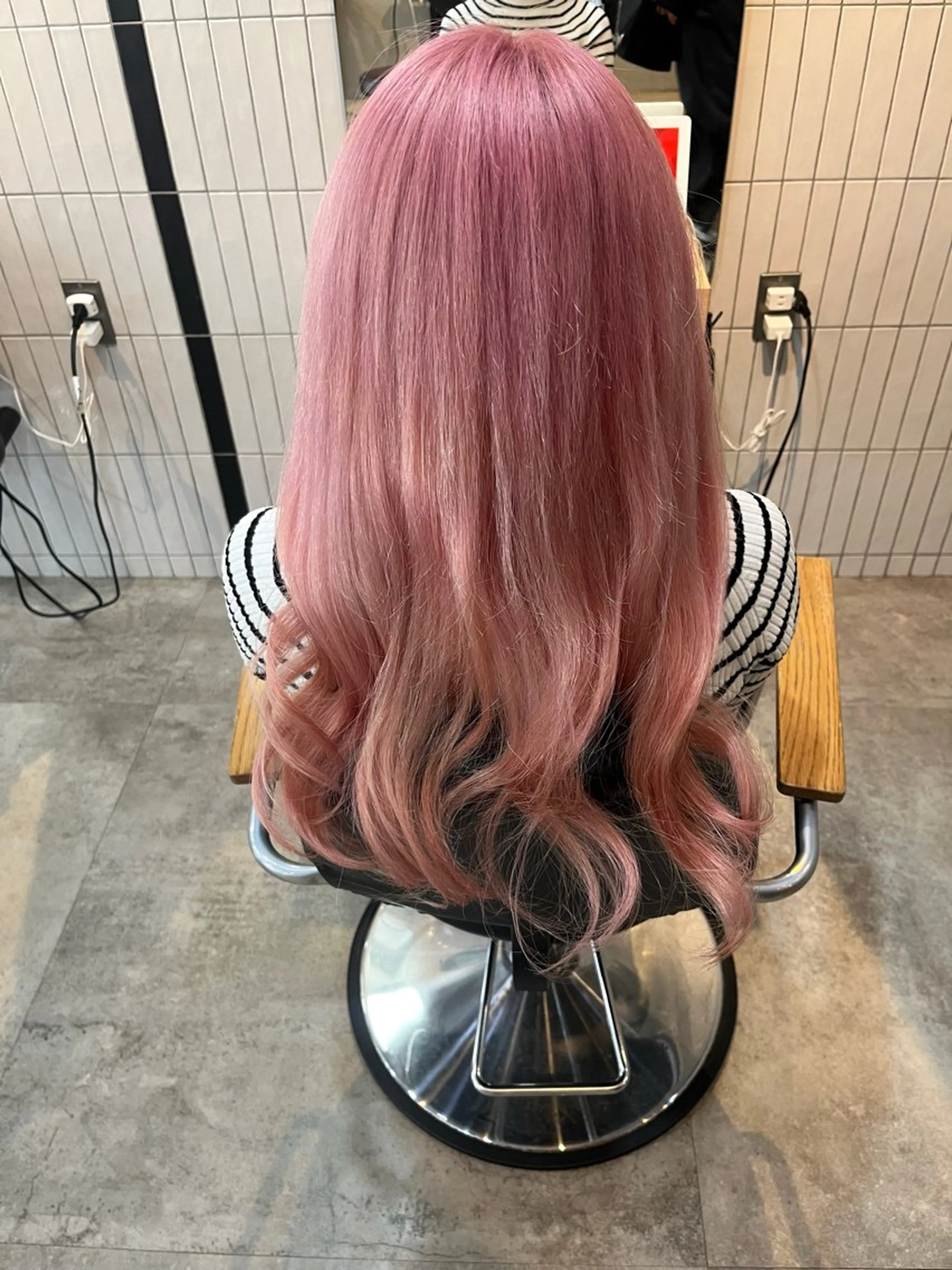 カラー ブロンド ピンクカラー ホワイトピンク ヘアカラー 西 こゆきのヘアスタイル
