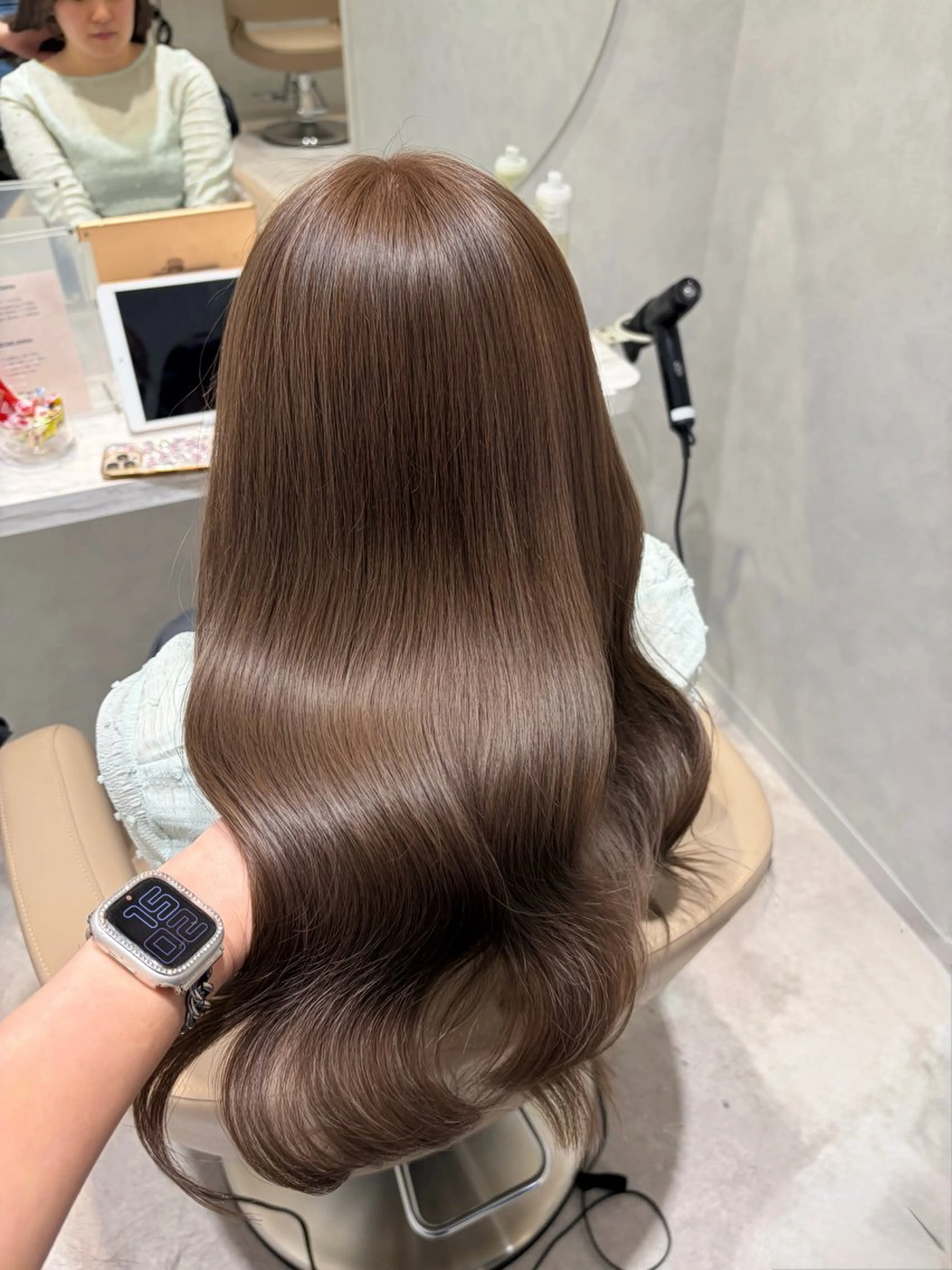 ロング カラー カット ヘアカラー トリートメント AYANO ／レイヤー／オリーブのヘアスタイル