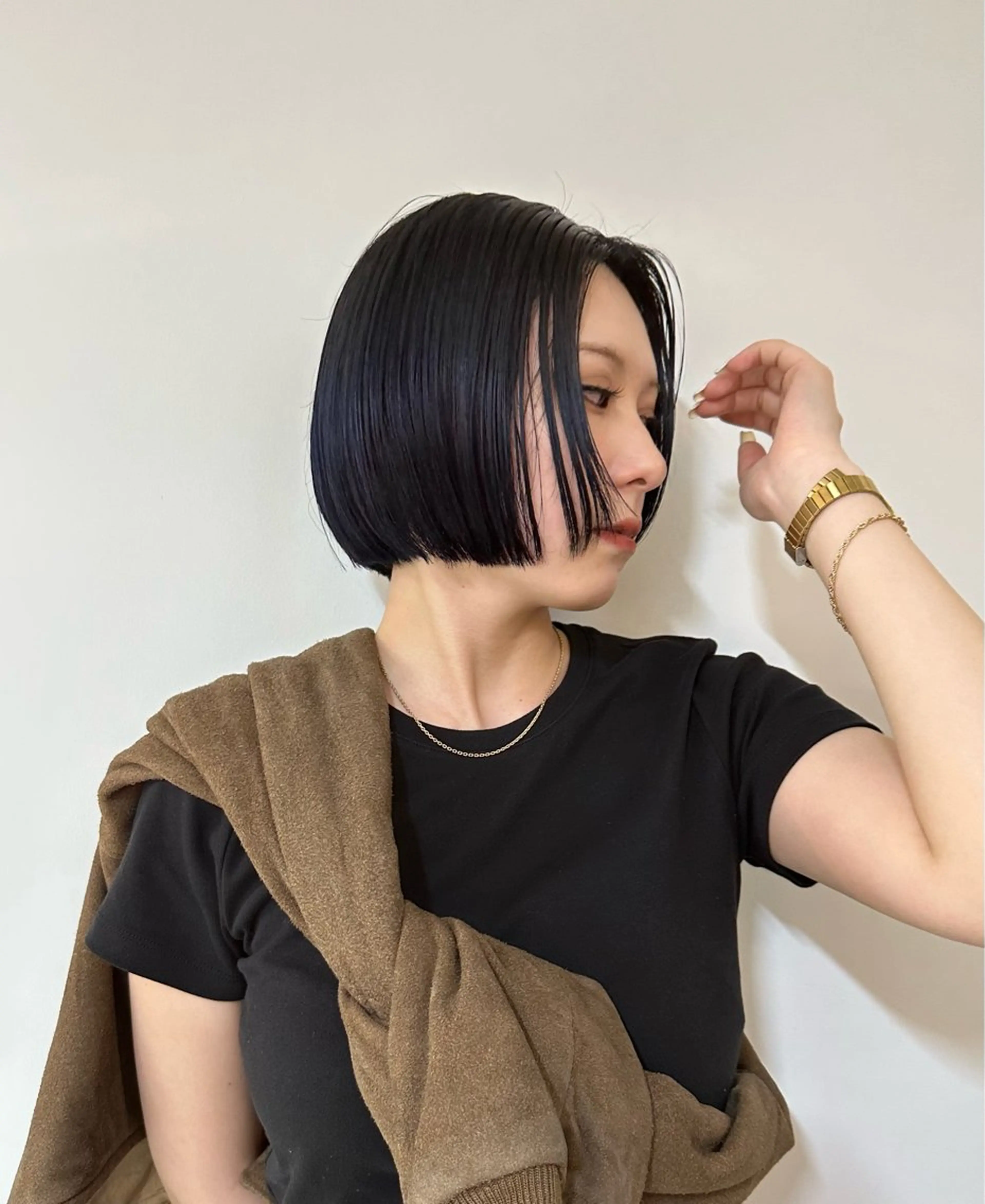 ショート カラー 黒髪 ブルーカラー ブルーブラック 竹中 彩音のヘアスタイル