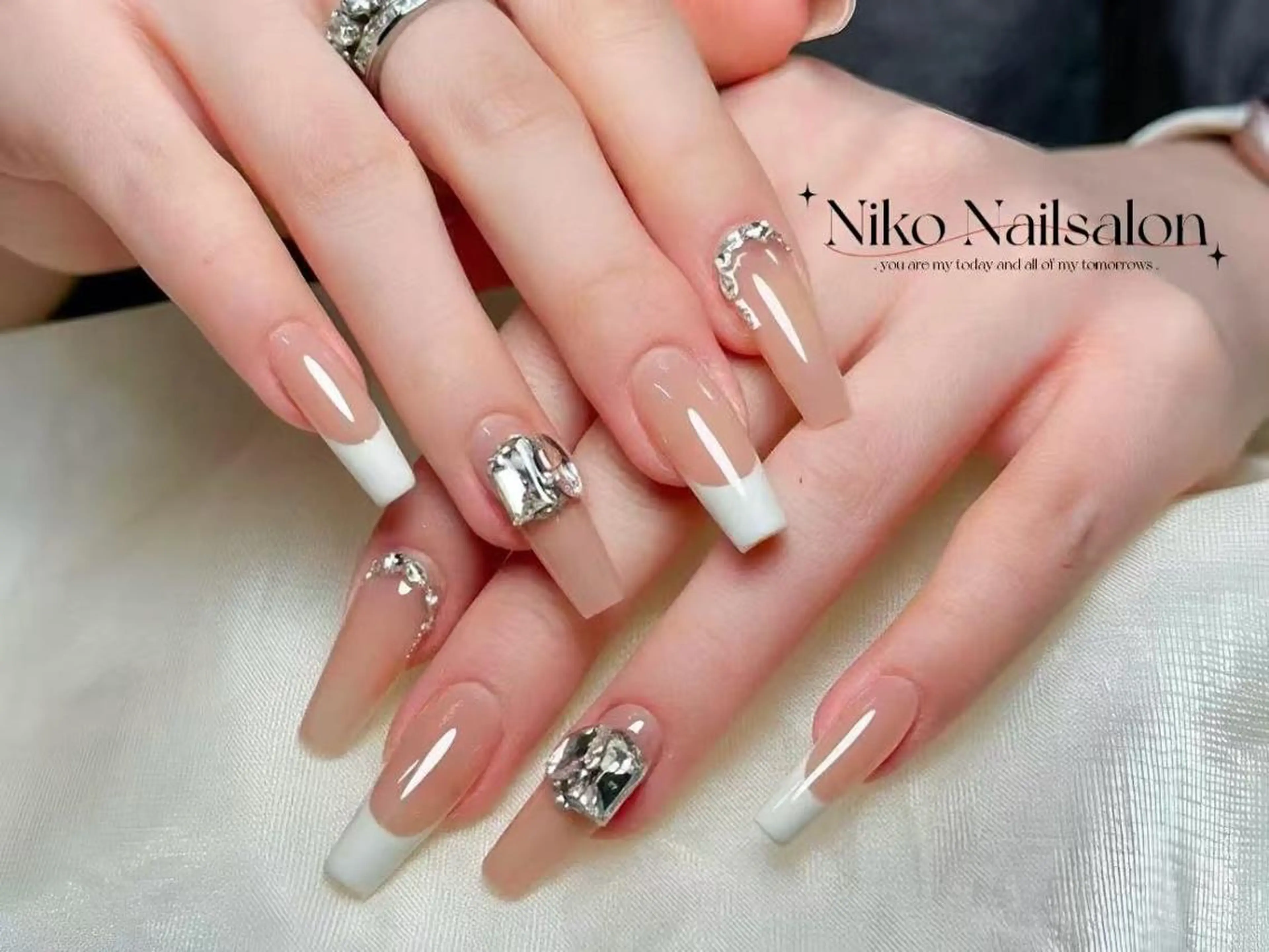 ネイル 長さ出し フットネイル フレンチネイル ジェルネイル ガラスフレンチ Nikoネイルサロン 本八幡店のネイルデザイン