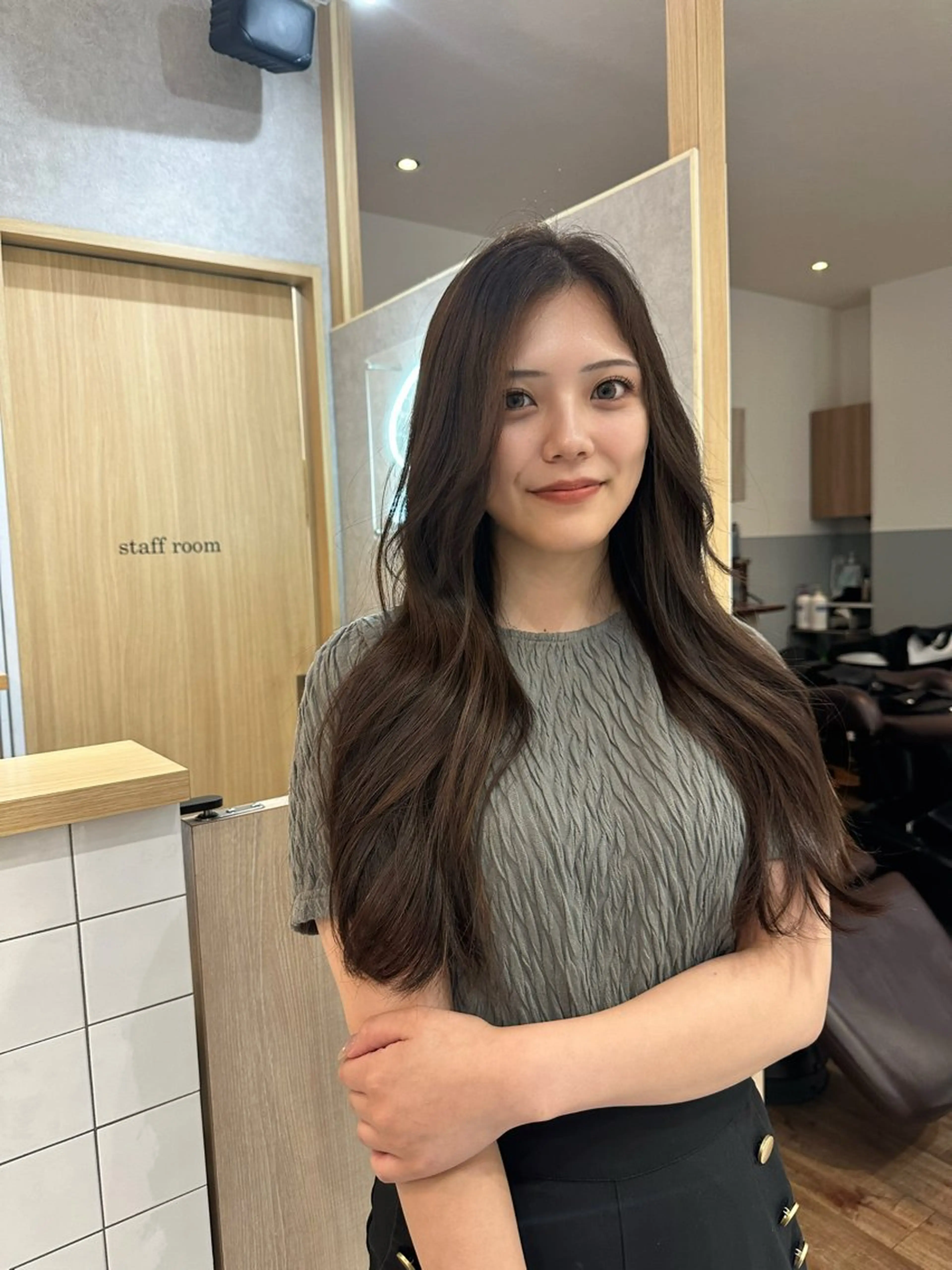 ロング カラー ヘアアレンジ ベージュカラー ブリーチ グレージュ ブリーチなしカラー 顔まわりレイヤー REONA🪽✨薬院 レイヤーカット🫧のヘアスタイル