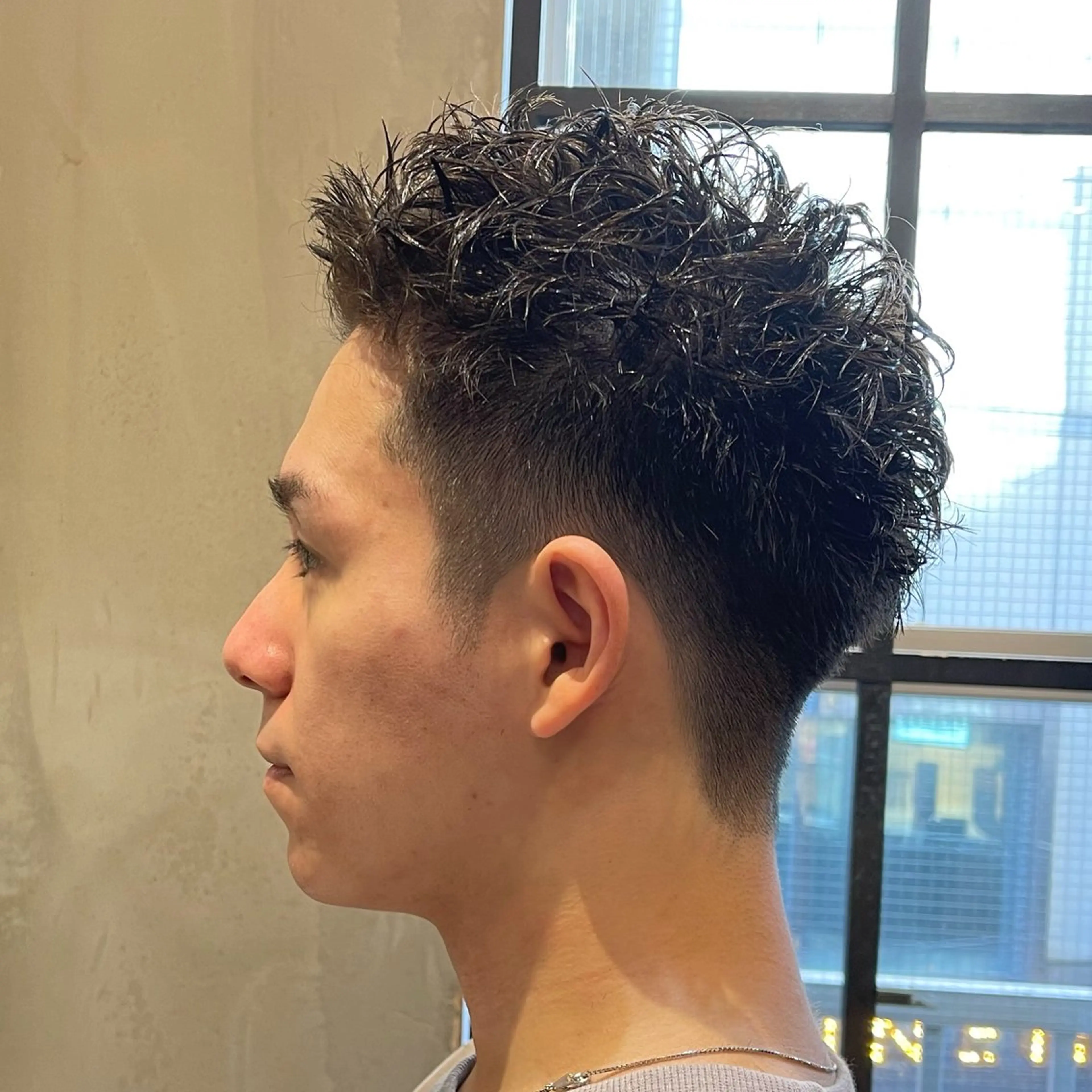 ショート パーマ メンズ ビジネス フェードカット メンズ韓国風 マッシュ メンズパーマ カット パーマ トリートメント ヘアセット 新宿メンズ専門 モテ清潔感パーマ特化のヘアスタイル