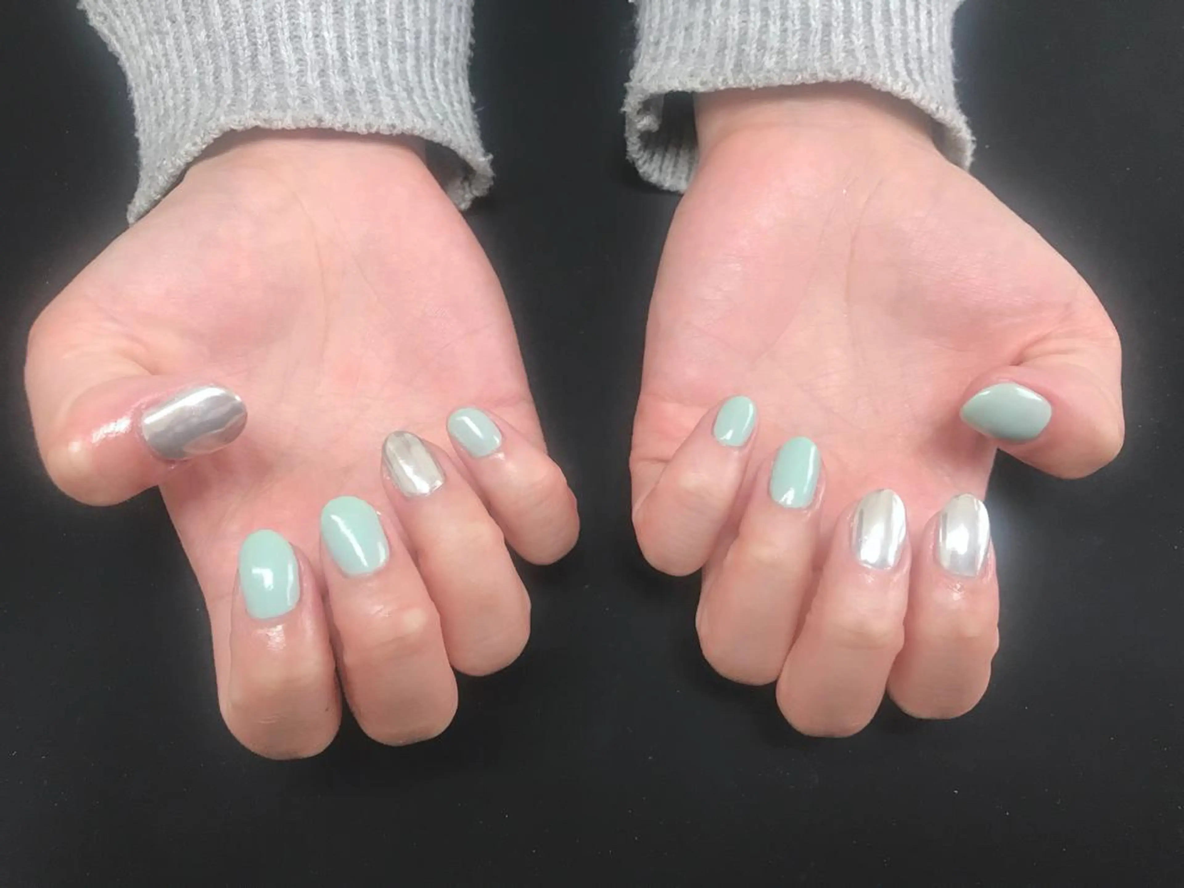 ネイル ミラーネイル シルバー ホワイト nailroom DIASOMNIAのネイルデザイン