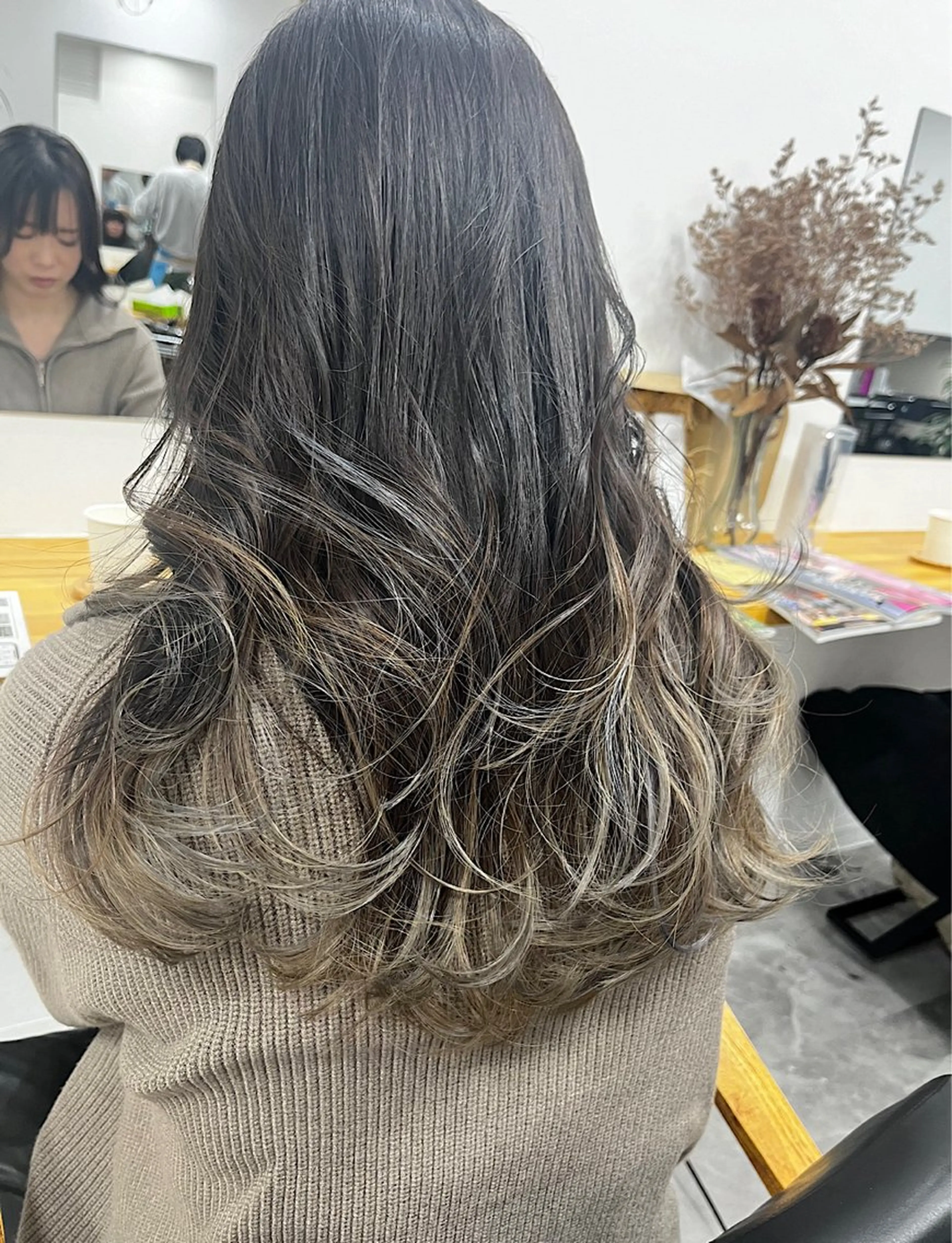 ロング カラー カット ヘアカラー hoNua. 栄/透明感カラーのヘアスタイル