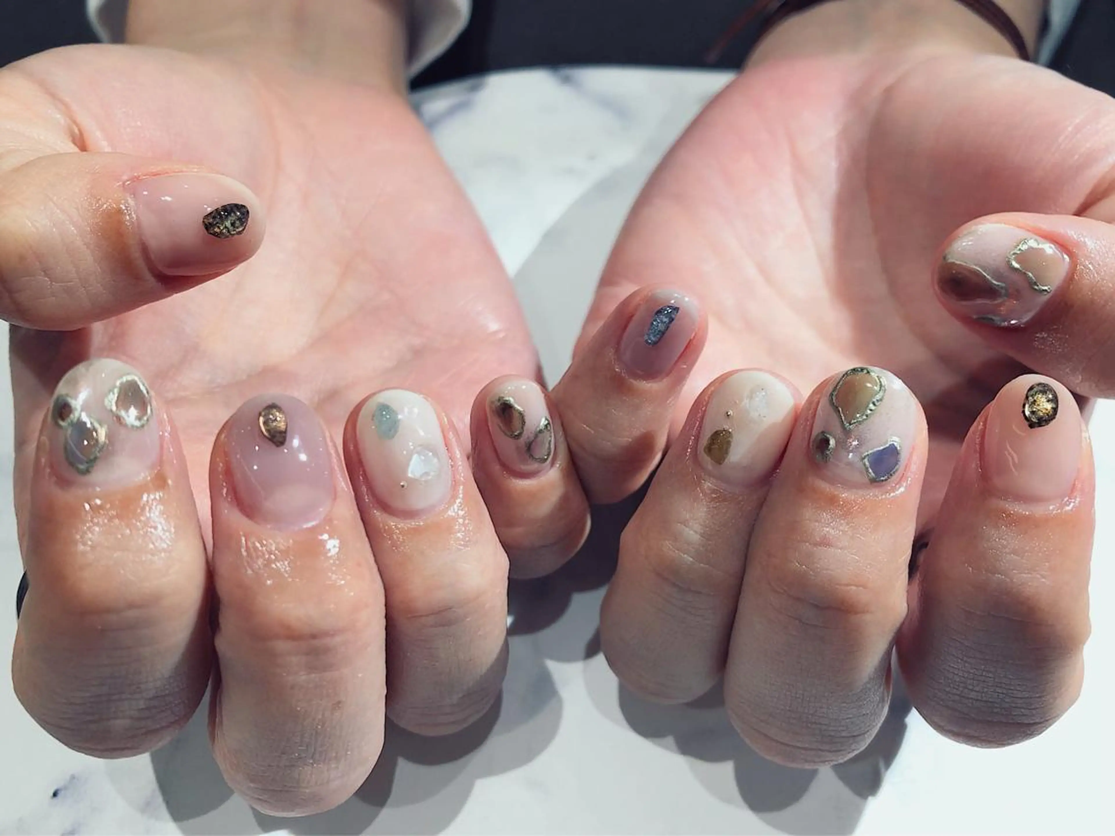 ショート カラー ネイル マツエク・マツパ illum hicariのネイルデザイン