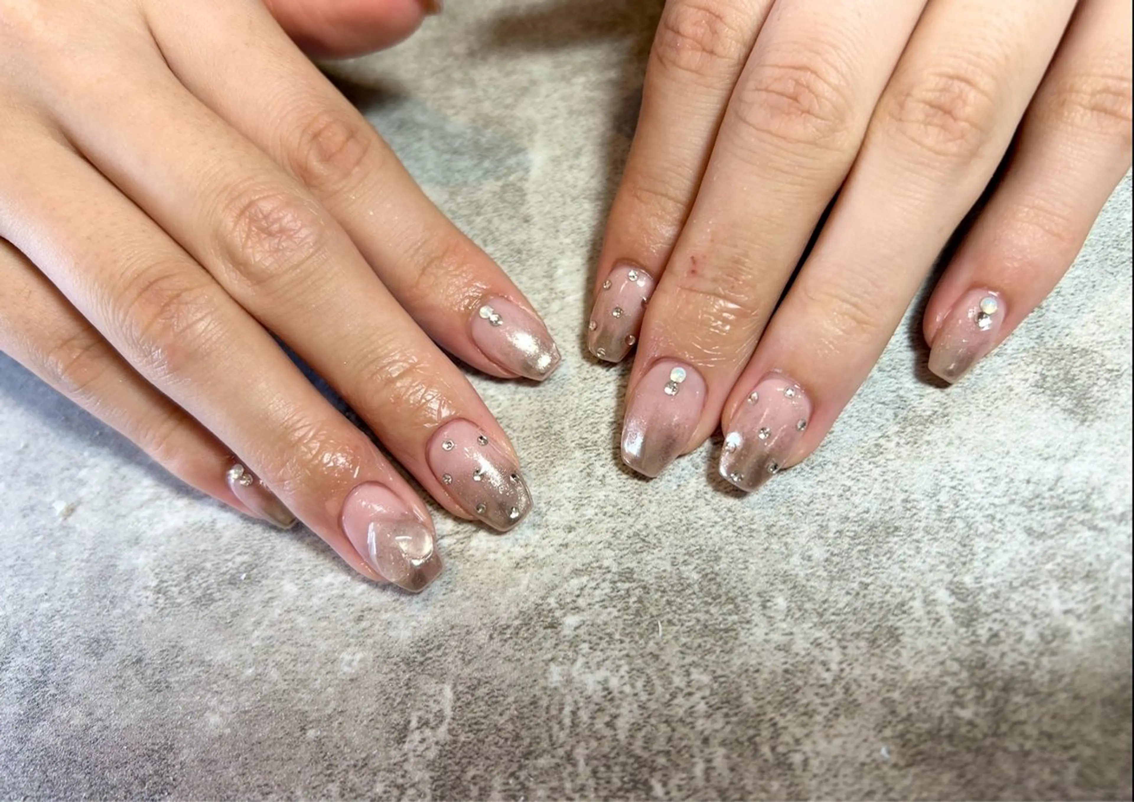 ネイル グラデーション ミラーネイル Adore nailのネイルデザイン