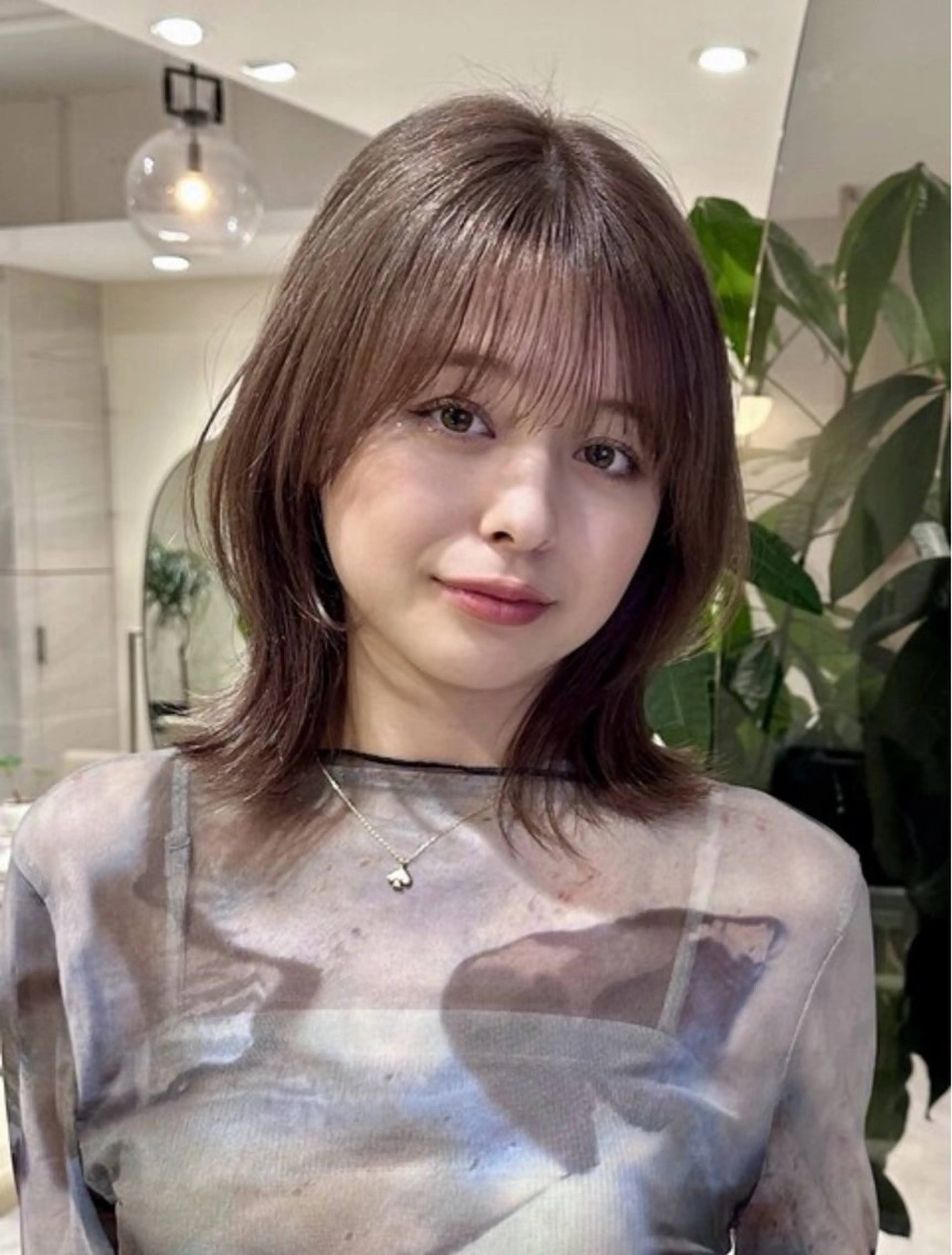 ミディアム カラー ベージュカラー ブラウンカラー 透明感カラー ボブ くびれヘア カット カット無料｜レイヤー カット｜韓国モテへアのヘアスタイル