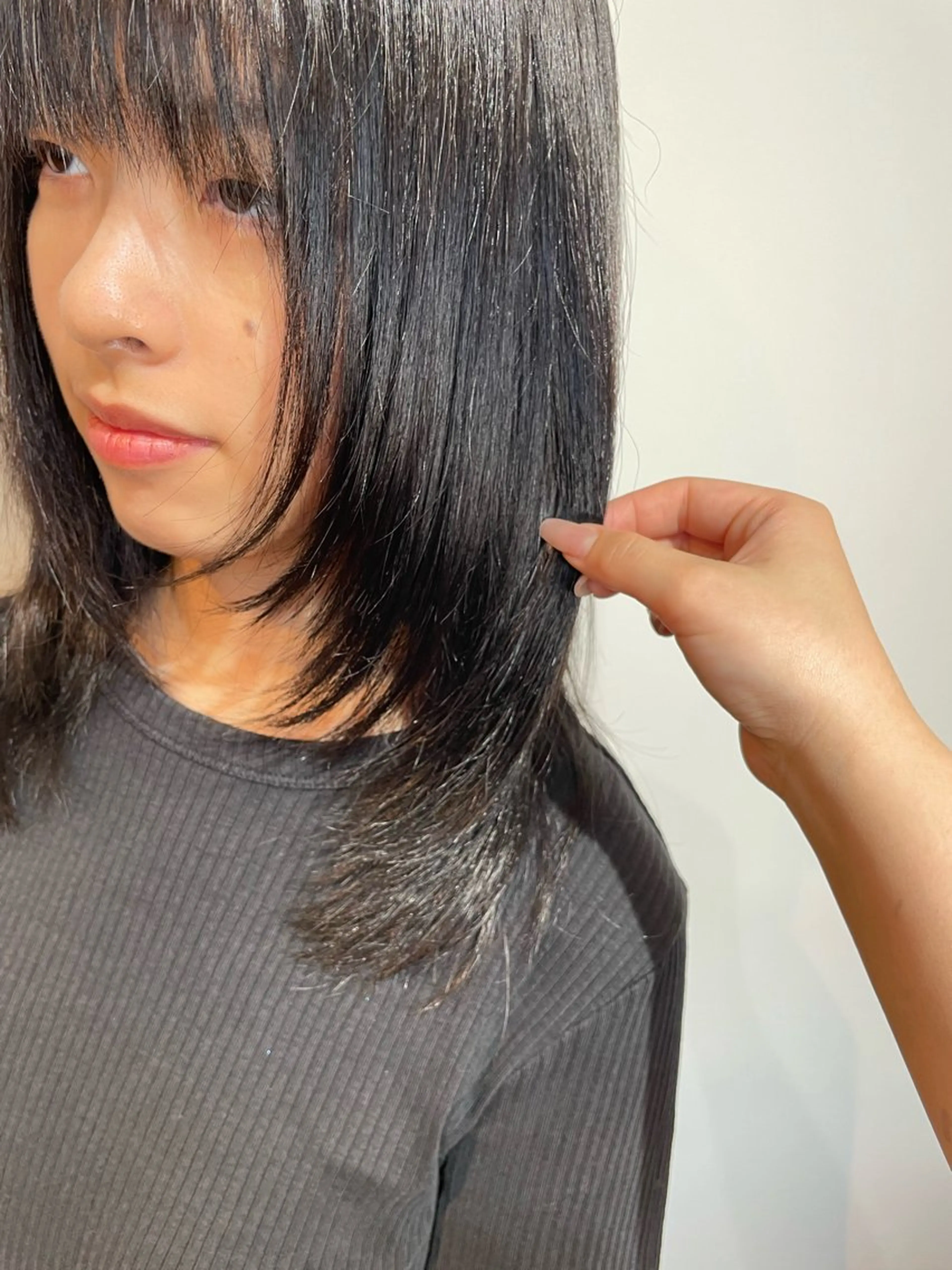 ミディアム 顔まわりレイヤー 顔周りカット レイヤーカット 似合わせカット 小顔カット カット N°Elune RINNAのヘアスタイル