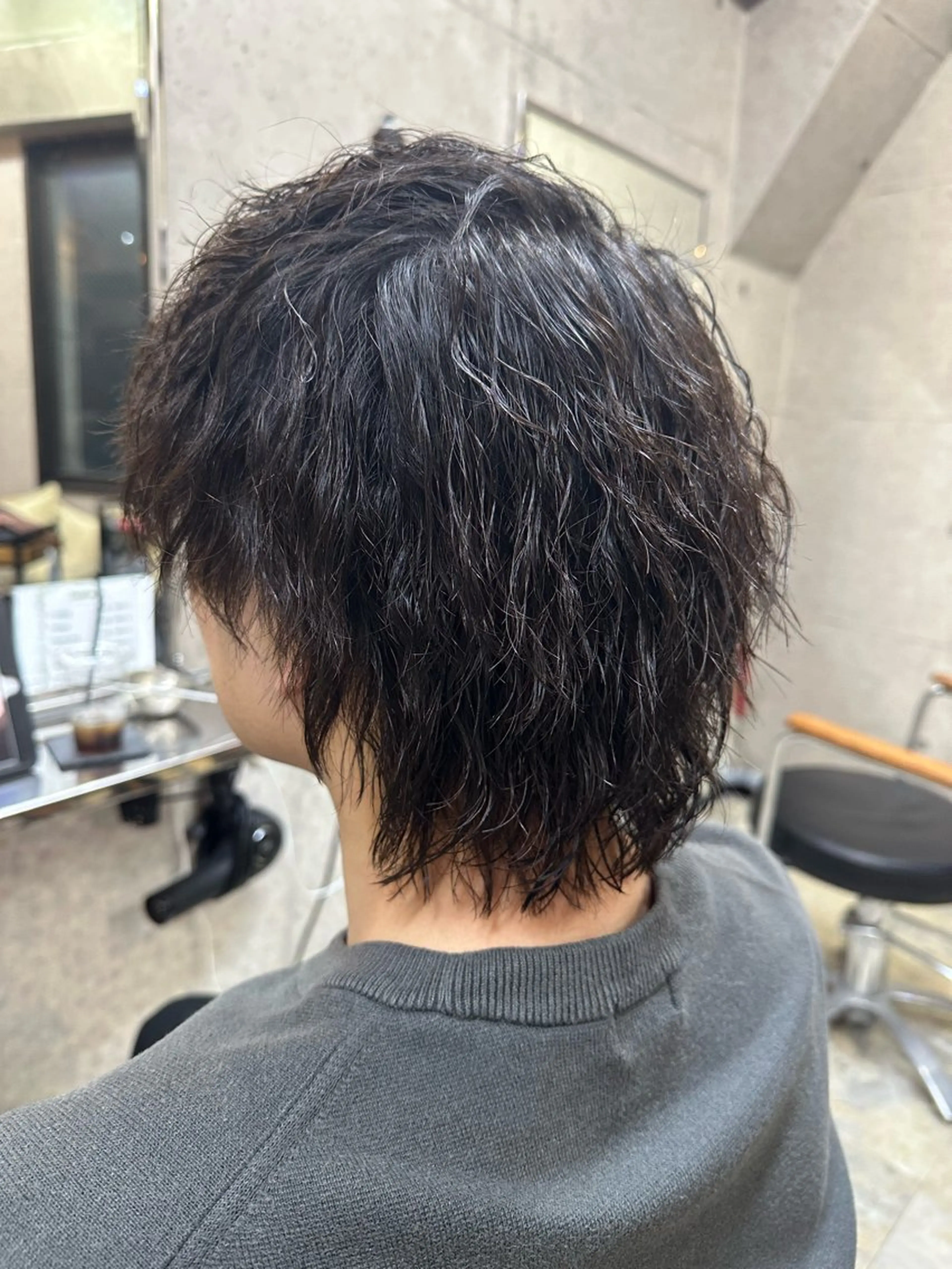 ミディアム パーマ メンズ ミディアムパーマ メンズパーマ メンズツイストパーマ 波巻きパーマ メンズウルフカット パーマ 💎メンズパーマ特化 🥇メンズのプロのヘアスタイル