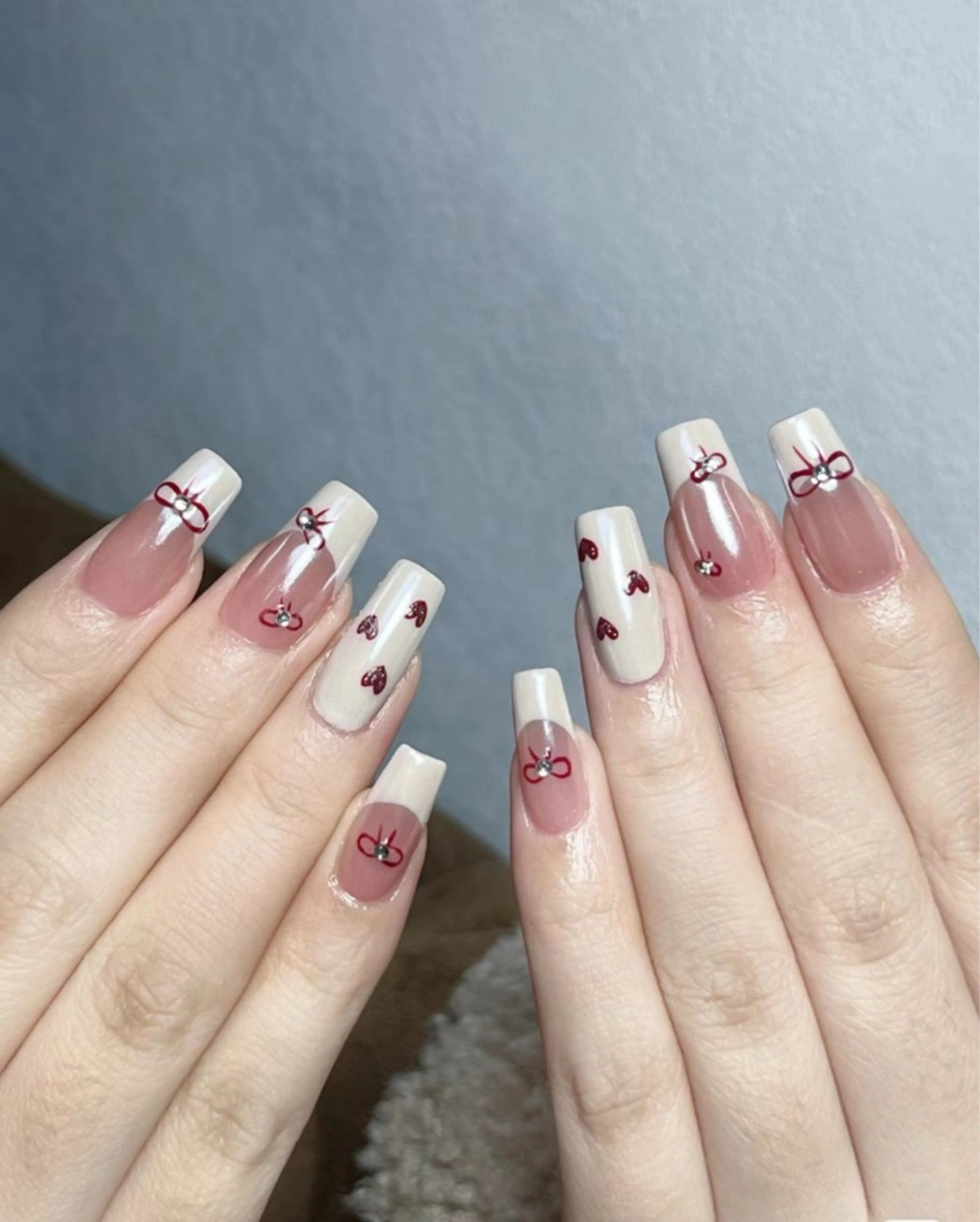 ネイル オーロラネイル 長さ出し フラッシュネイル フットネイル フレンチネイル ハンドネイル 🌈 Laule'aのネイルデザイン