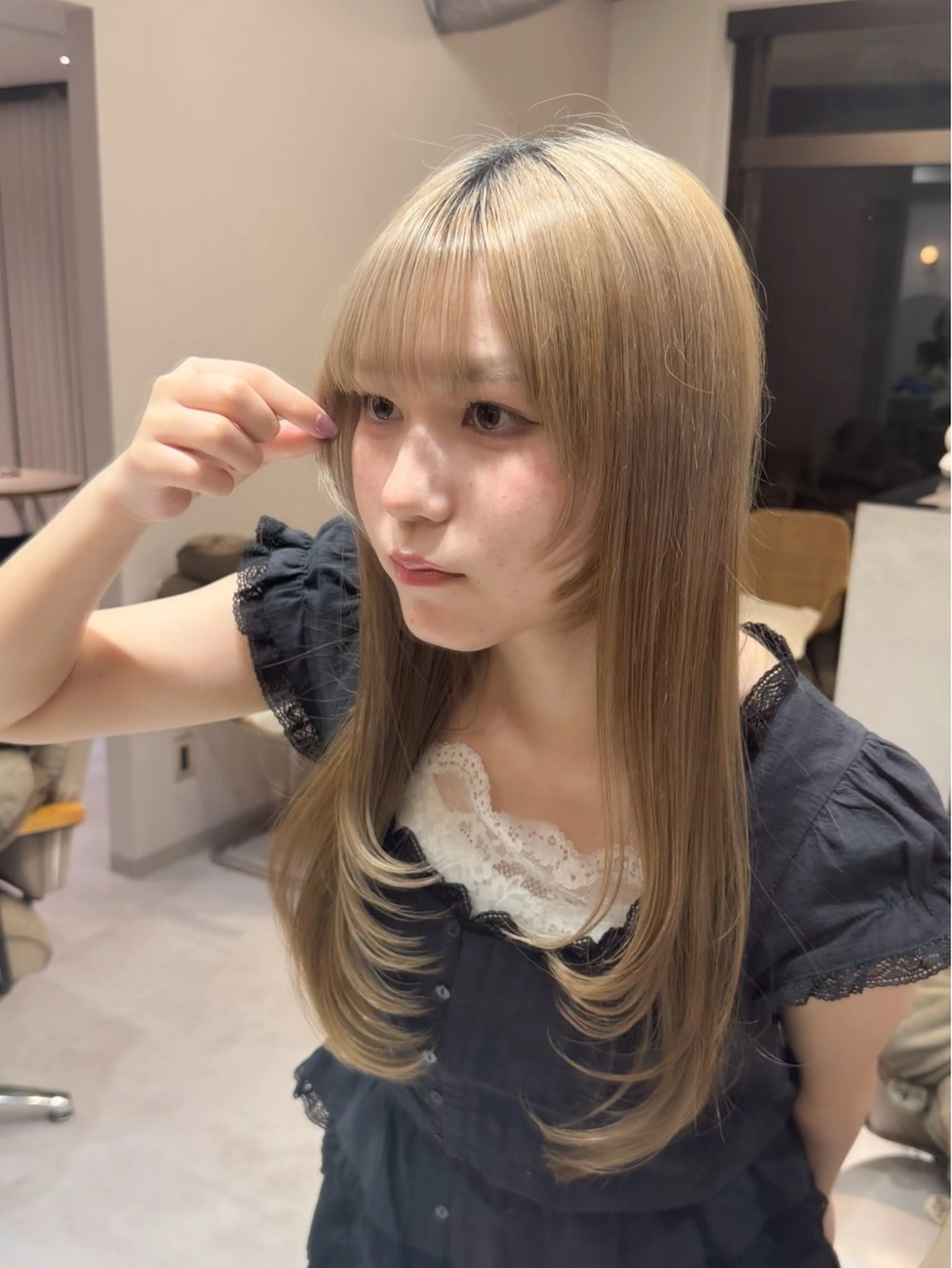 ロング カラー ヘアアレンジ ブリーチ ダブルカラー イヤリングカラー イルミナカラー ブリーチなしカラー カット ヘアカラー トリートメント 立川レイヤー 透明感カラーaoiのヘアスタイル