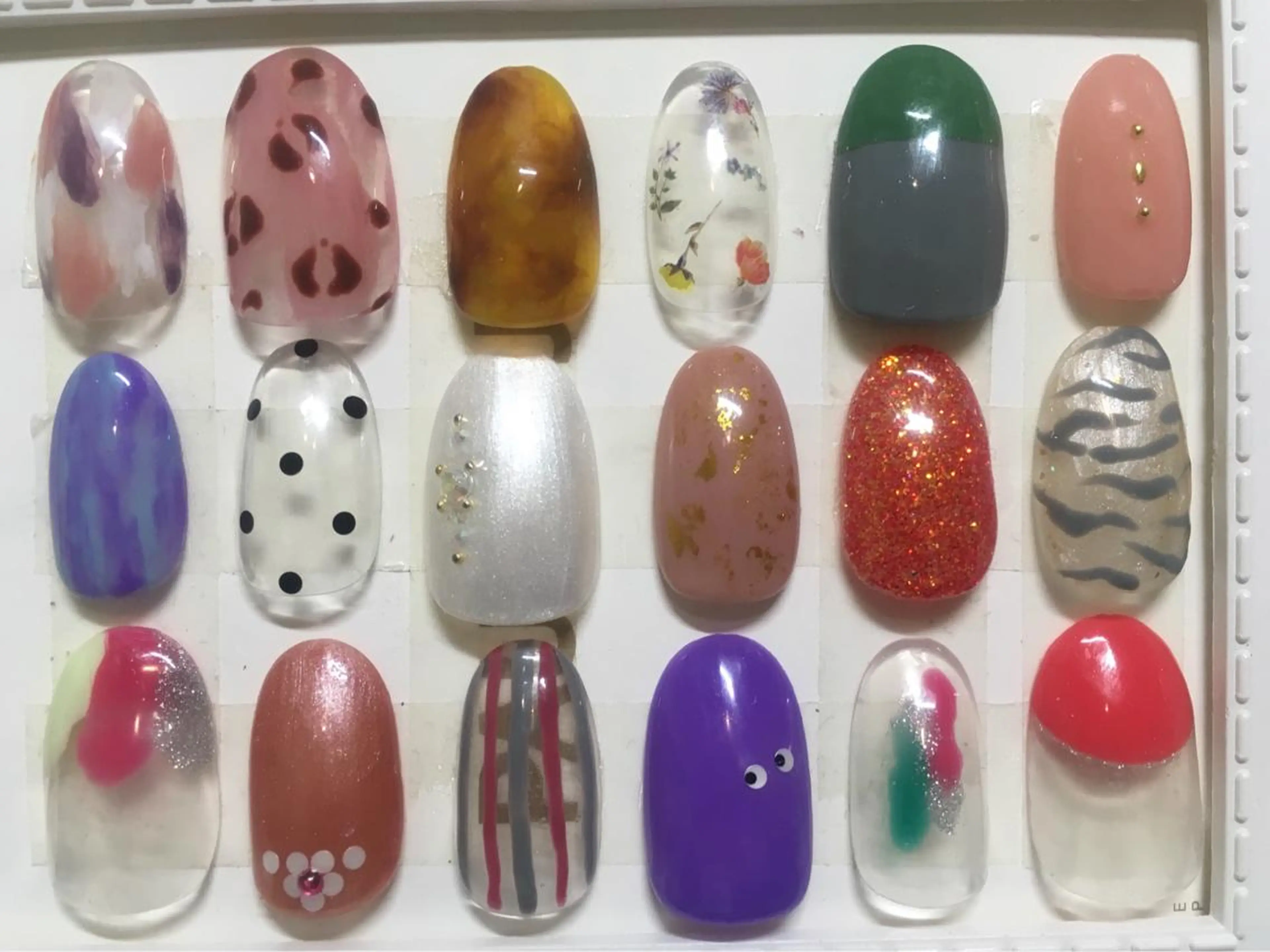 ネイル 新宿ネイルサロン ジェミディローサのネイルデザイン