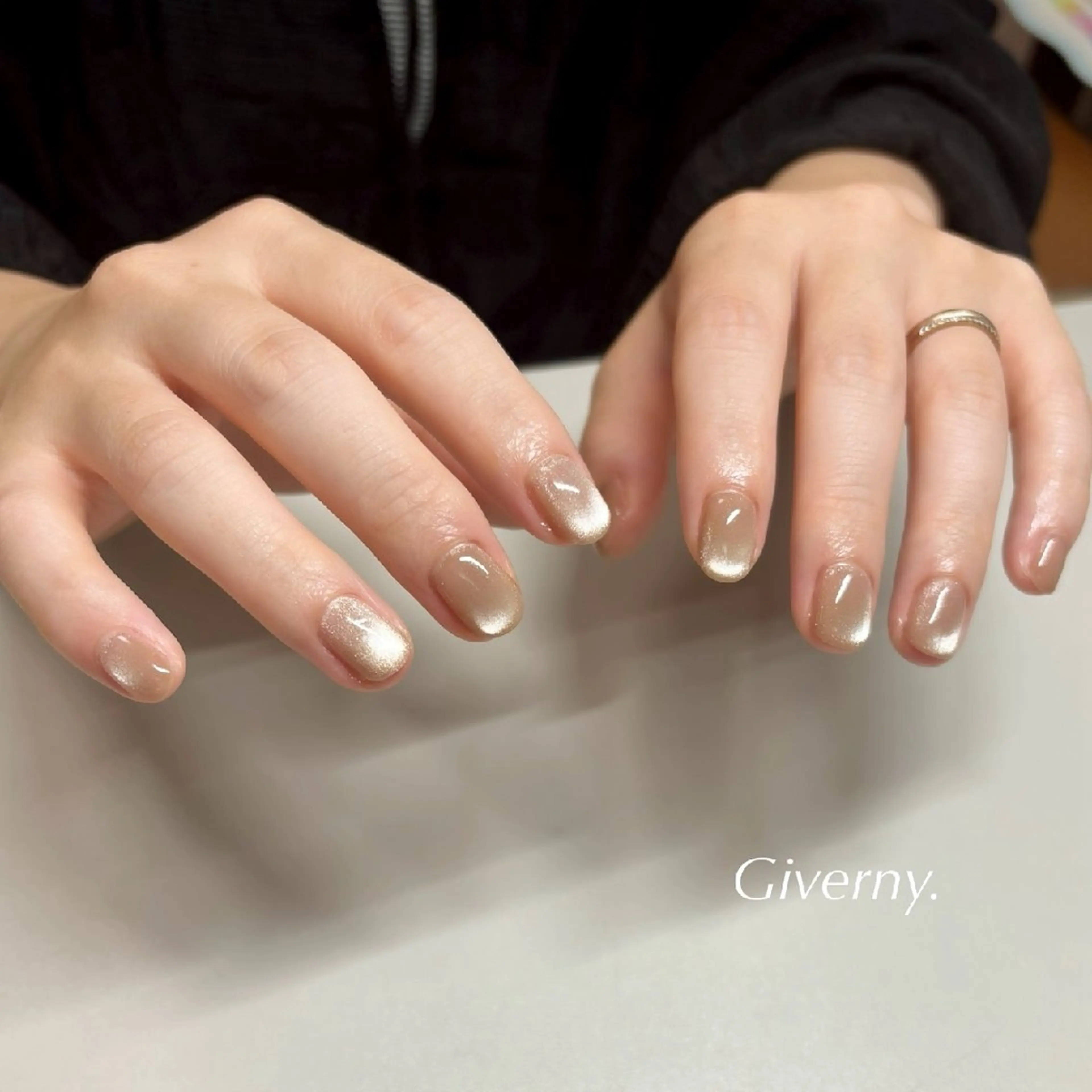 ネイル マグネットネイル シンプルネイル ハンドネイル Giverny .のネイルデザイン