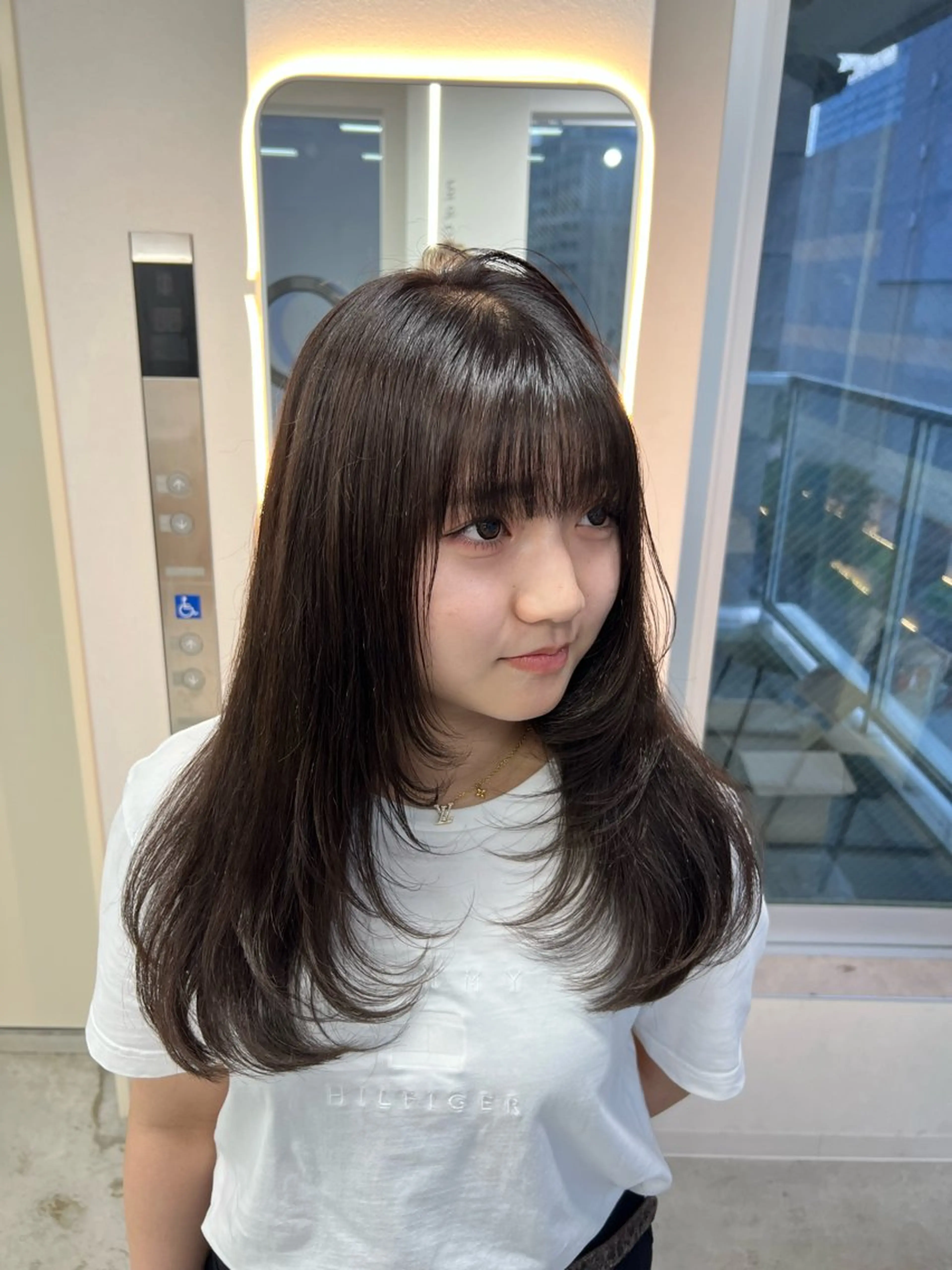 セミロング カット トリートメント maya レイヤーカットのヘアスタイル