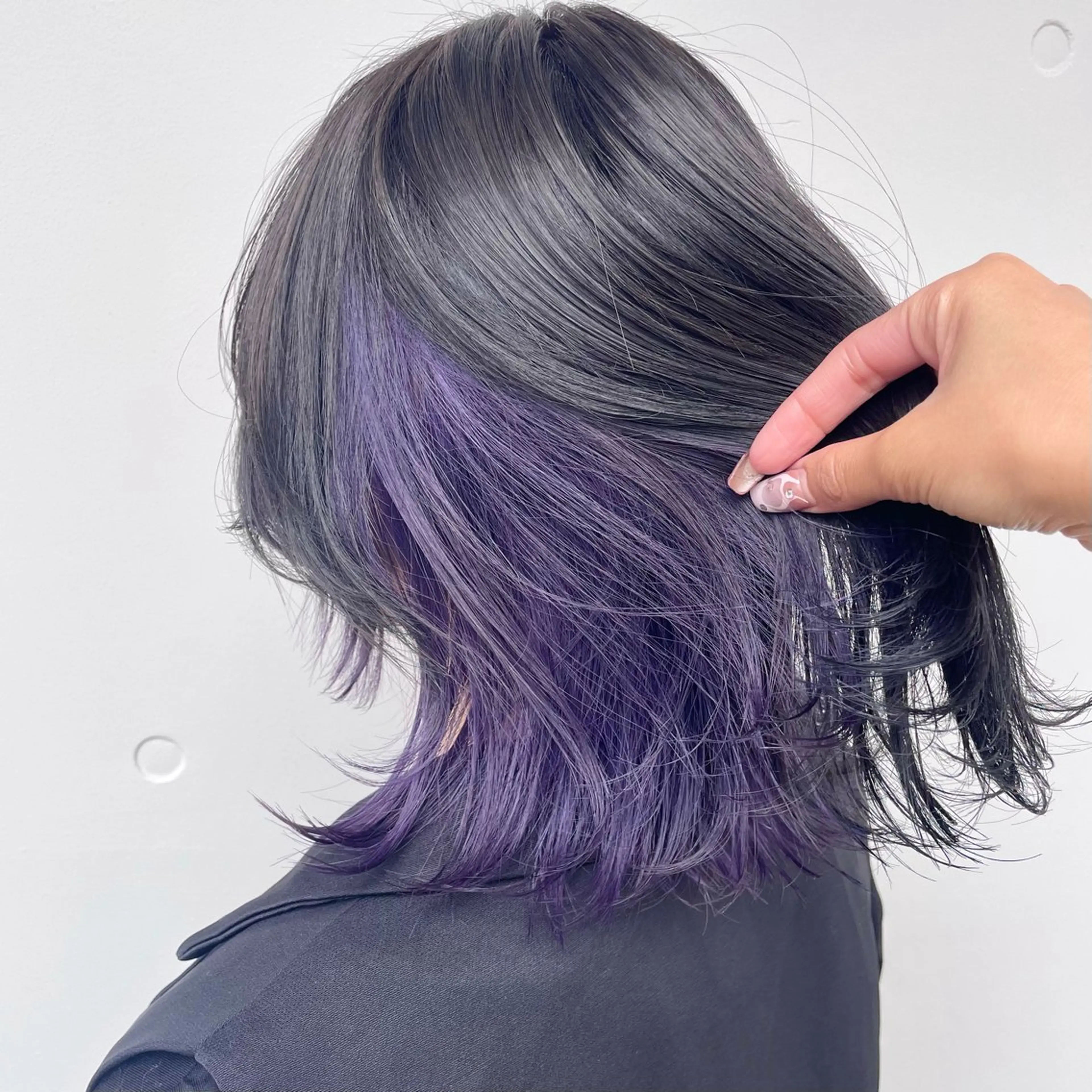 ミディアム カラー ダブルカラー イヤリングカラー ハイトーンカラー インナーカラー ラベンダーカラー カット ヘアカラー トリートメント もにか🌞原宿/渋谷 🌝ブリーチカラーのヘアスタイル