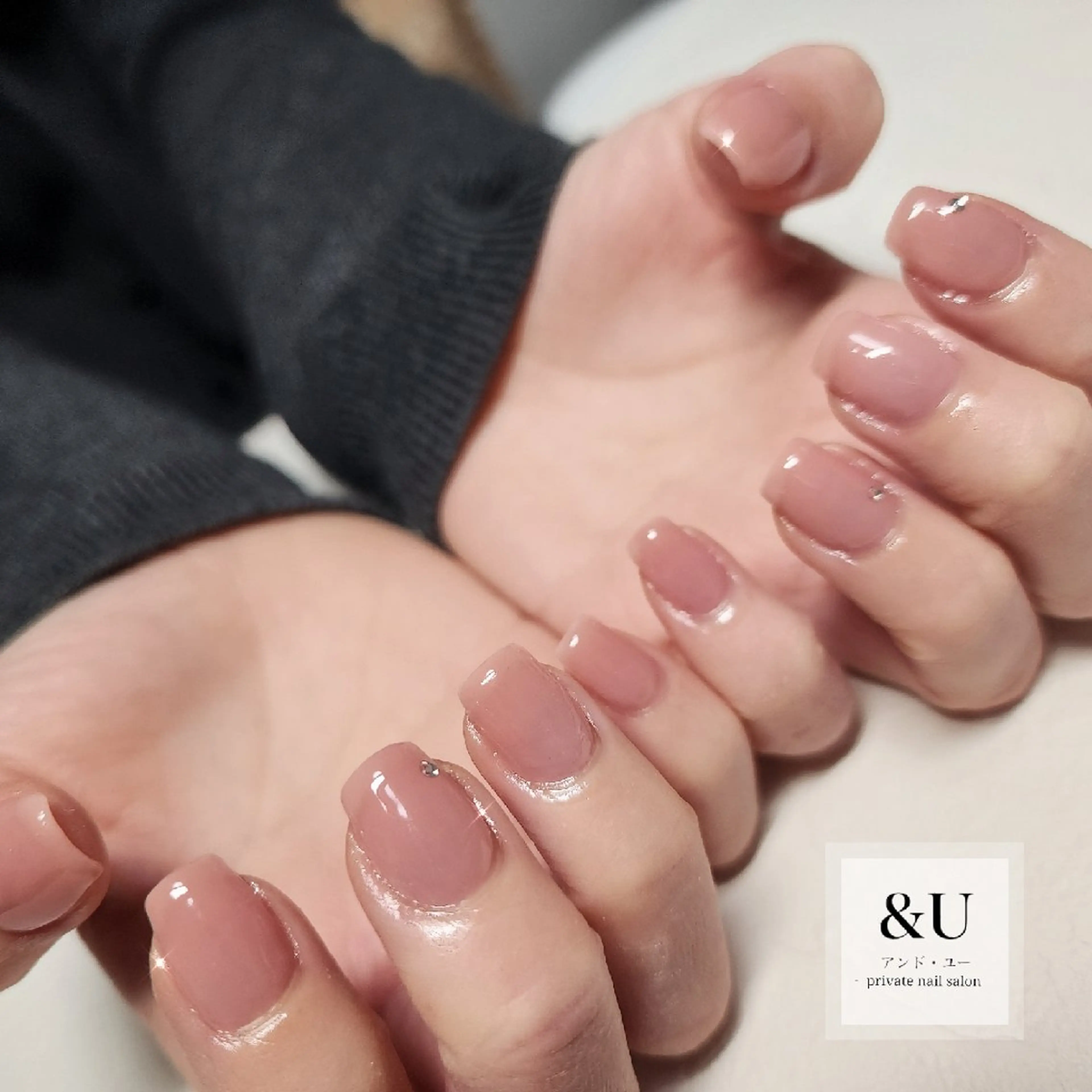 ネイル ピンク 春ネイル ストーンネイル ハンドネイル ＆Ｕ (アンド・ユー)のネイルデザイン