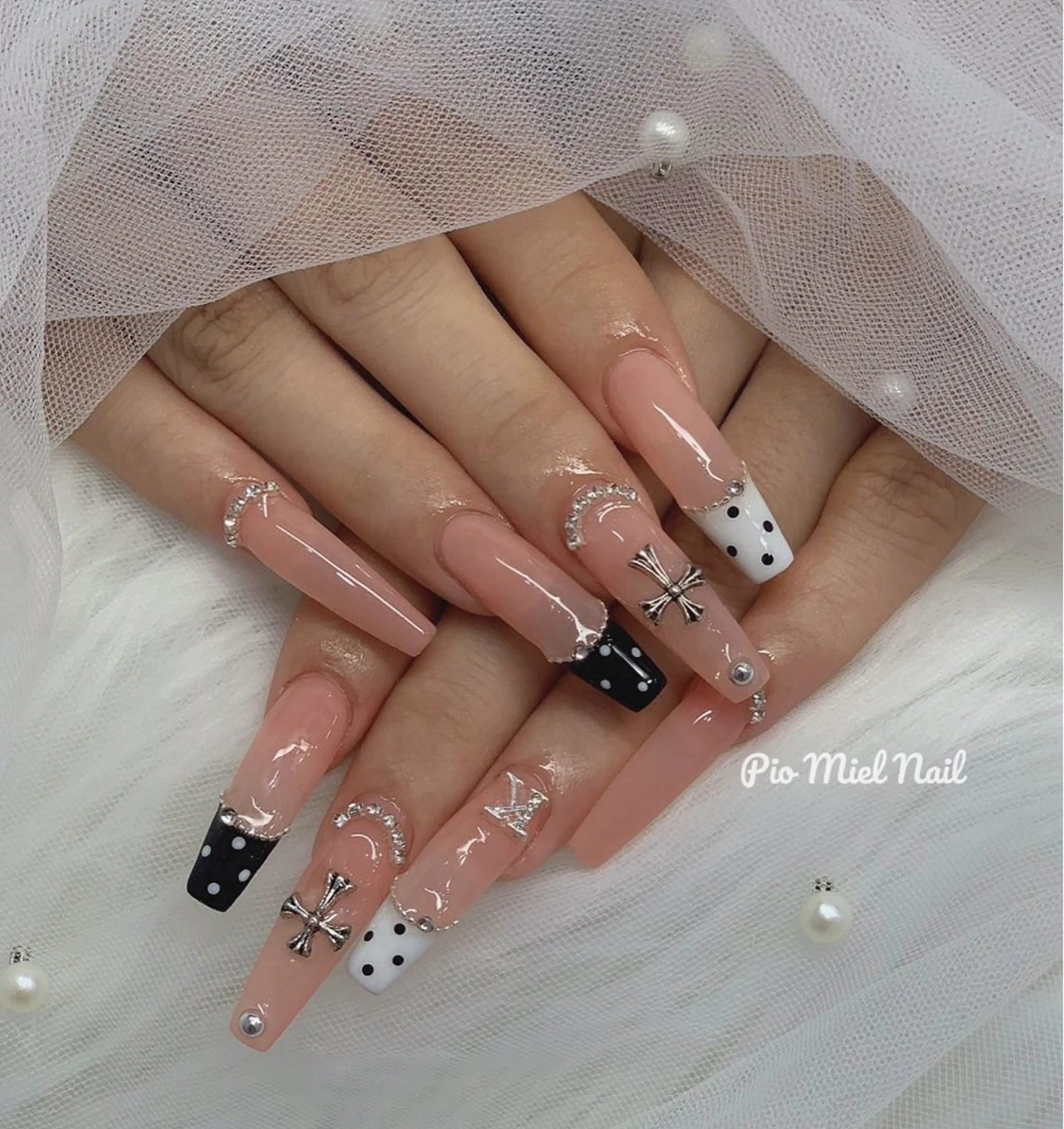 ネイル アートネイル クリアネイル ドット フレンチネイル ジェルネイル ハンドネイル HANA 長さだしのネイルデザイン