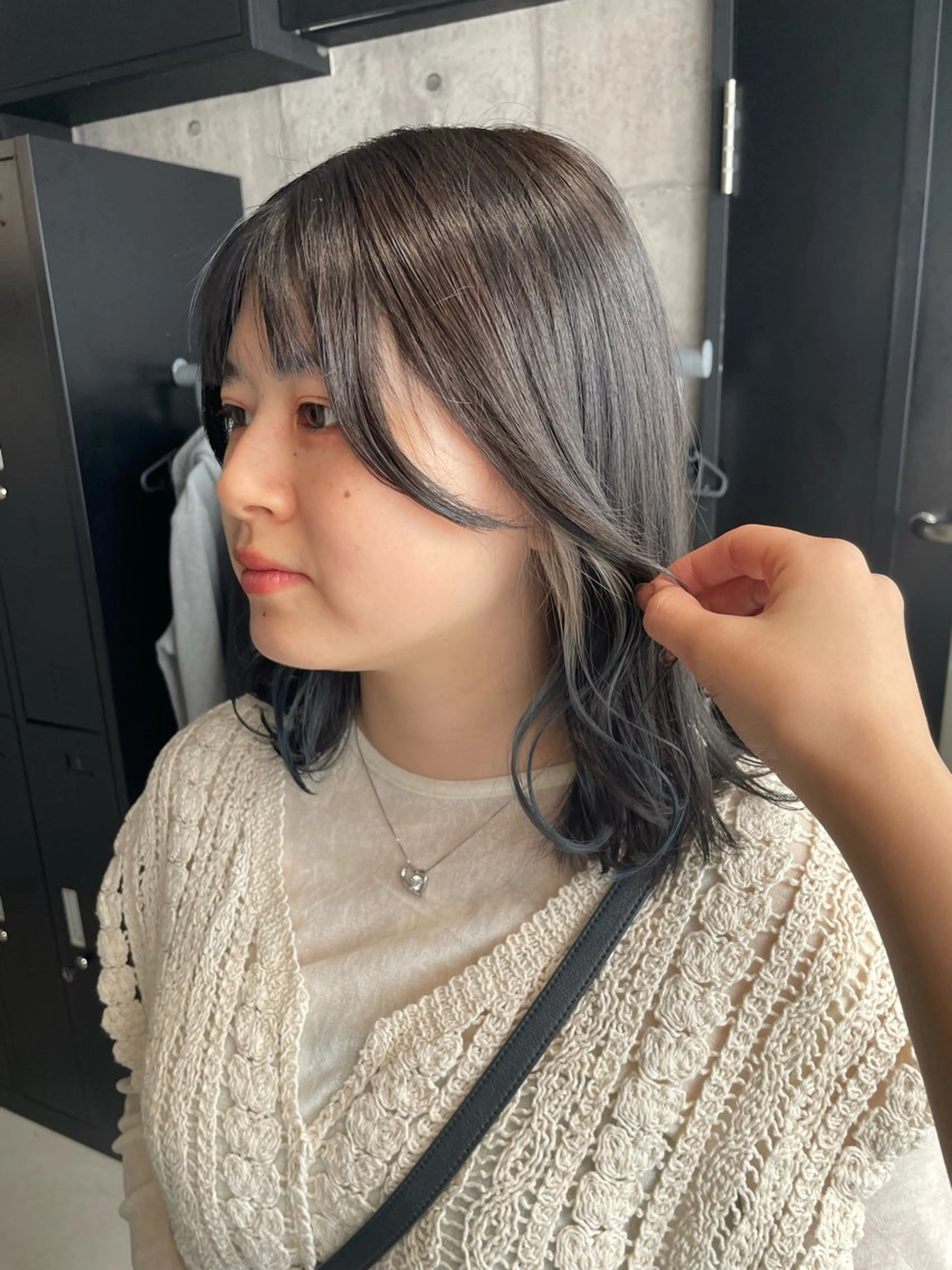 ミディアム カット ヘアカラー _WHITE 佐伯 碧のヘアスタイル