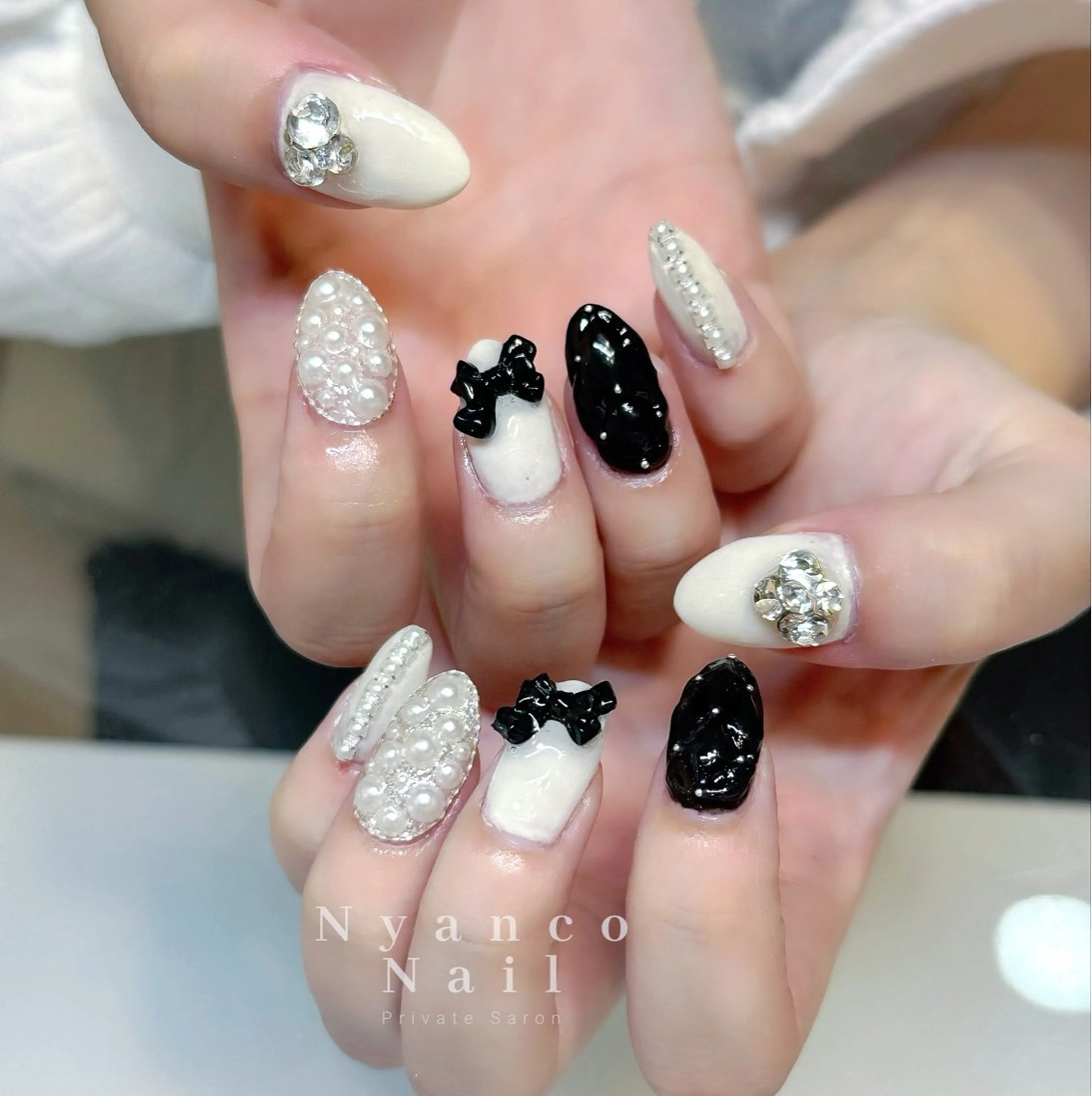 ネイル ジェルネイル キラキラネイル ワンホンネイル 冬ネイル Nyanco Nailのネイルデザイン