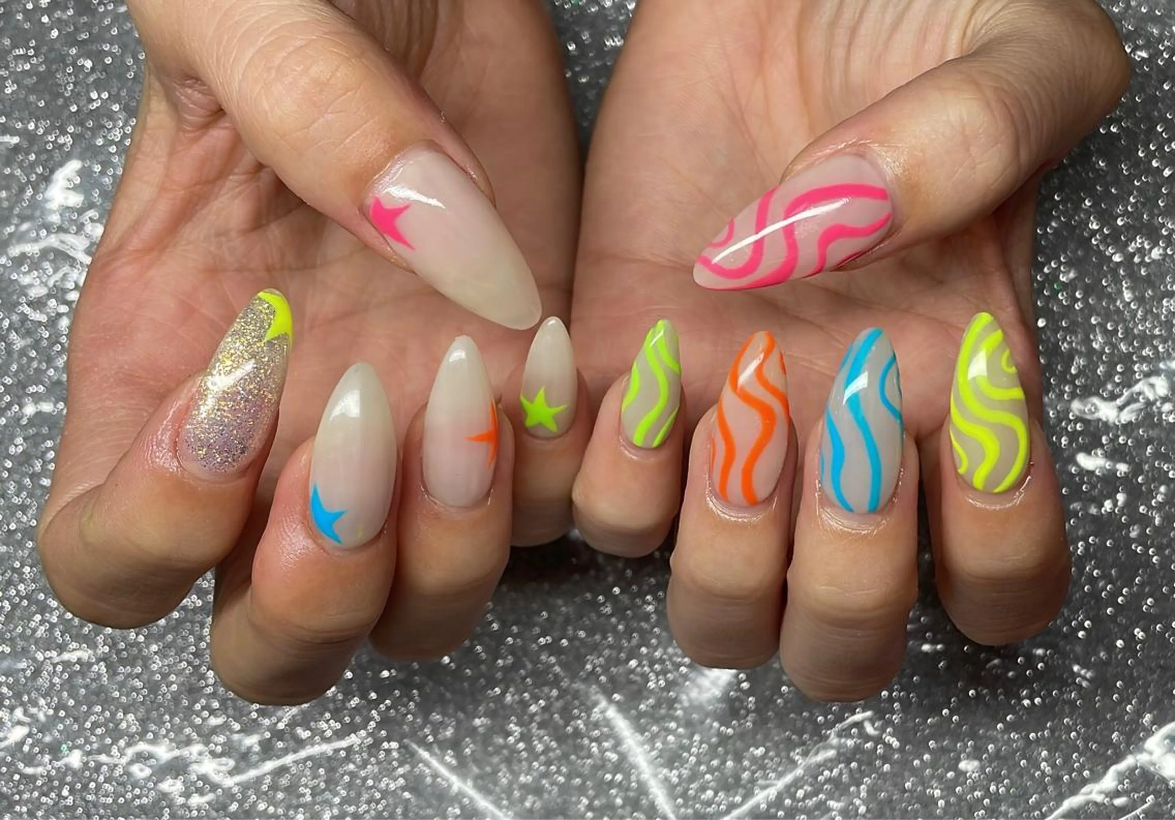 ネイル ハンドネイル VIERU 🌈🎀💖のネイルデザイン