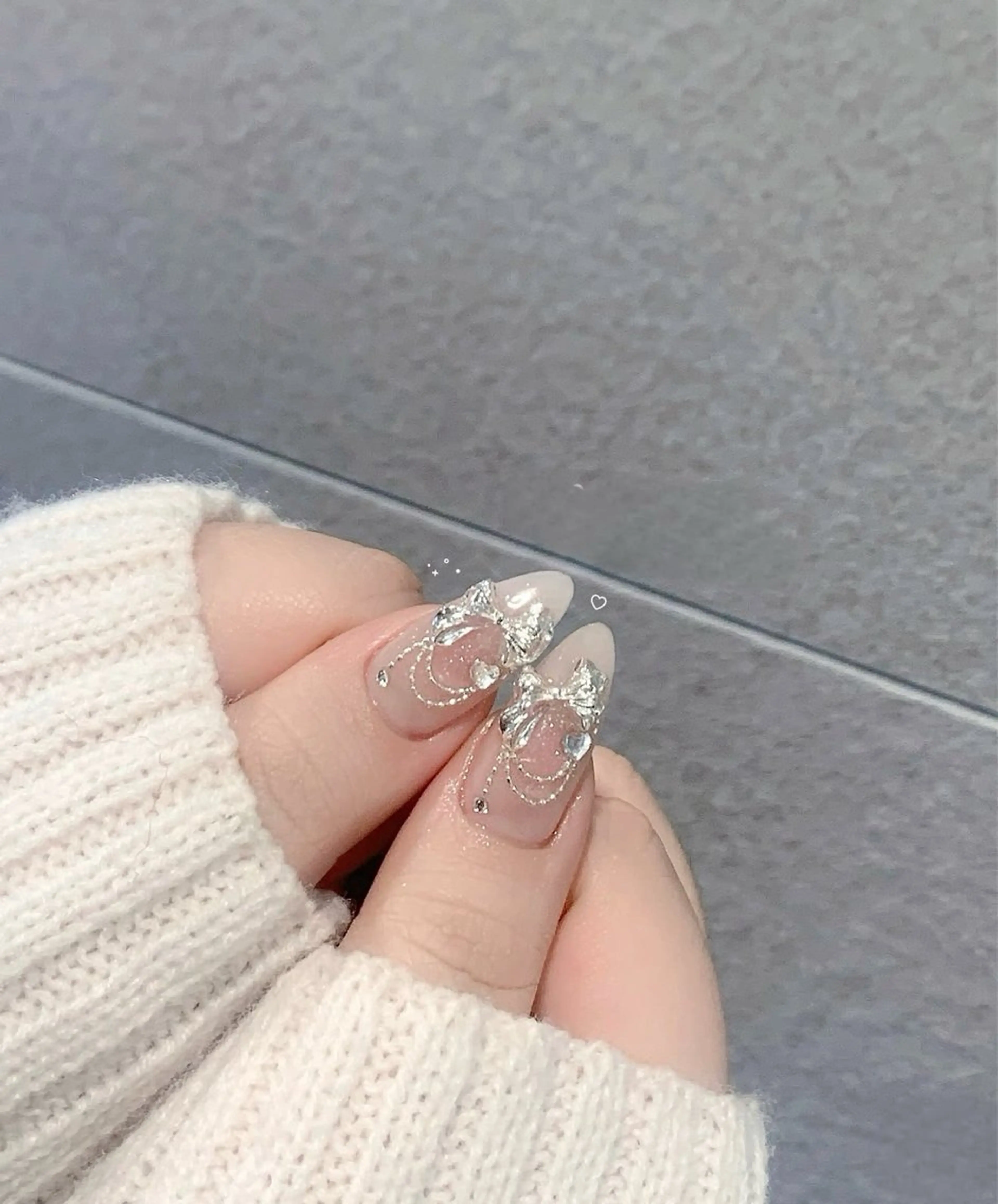 ネイル アニマル柄 オーロラネイル チークネイル フラッシュネイル ジェルネイル ハンドネイル Lyna 池袋のネイルデザイン