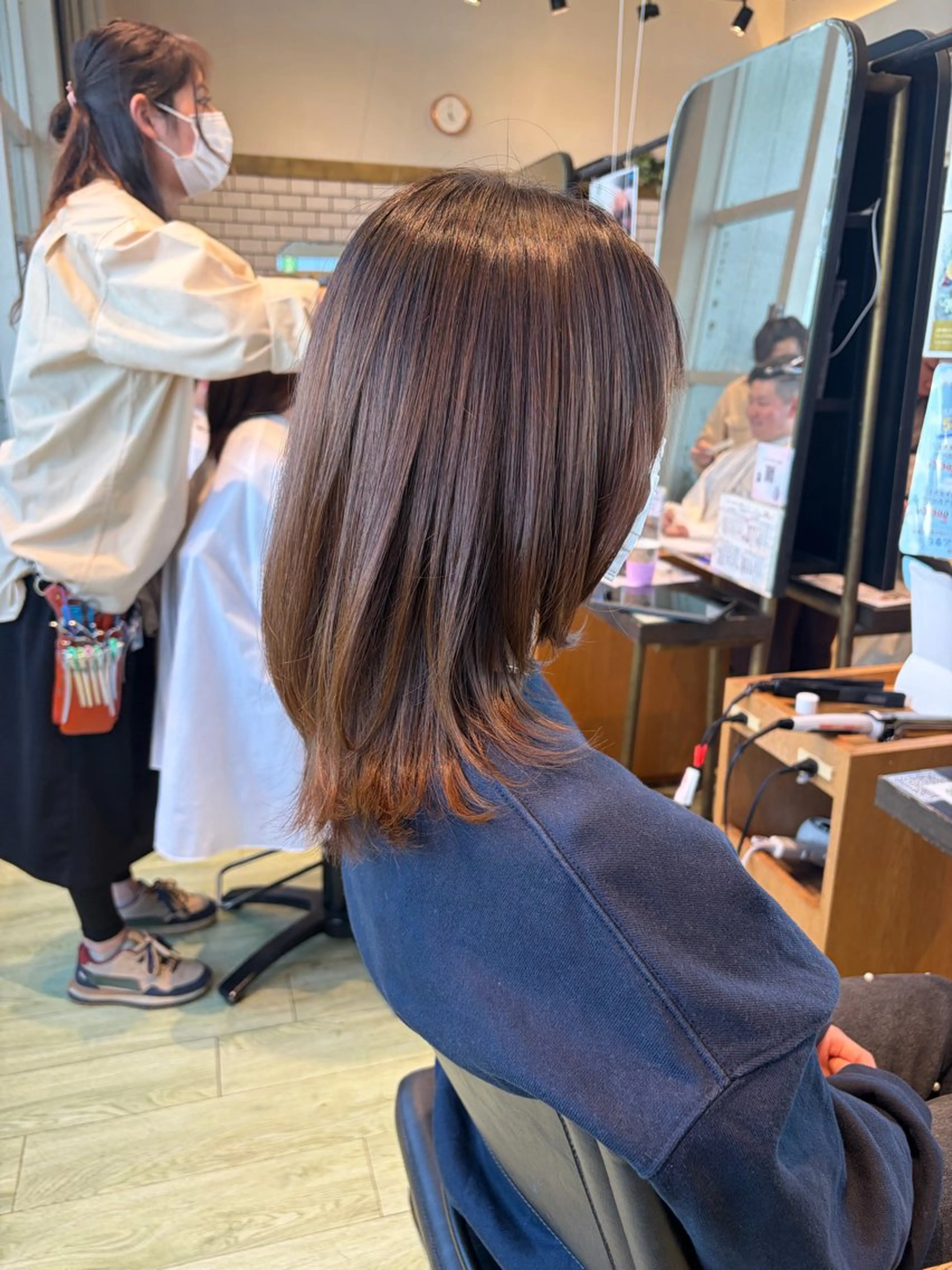 セミロング カット 水木 里咲のヘアスタイル