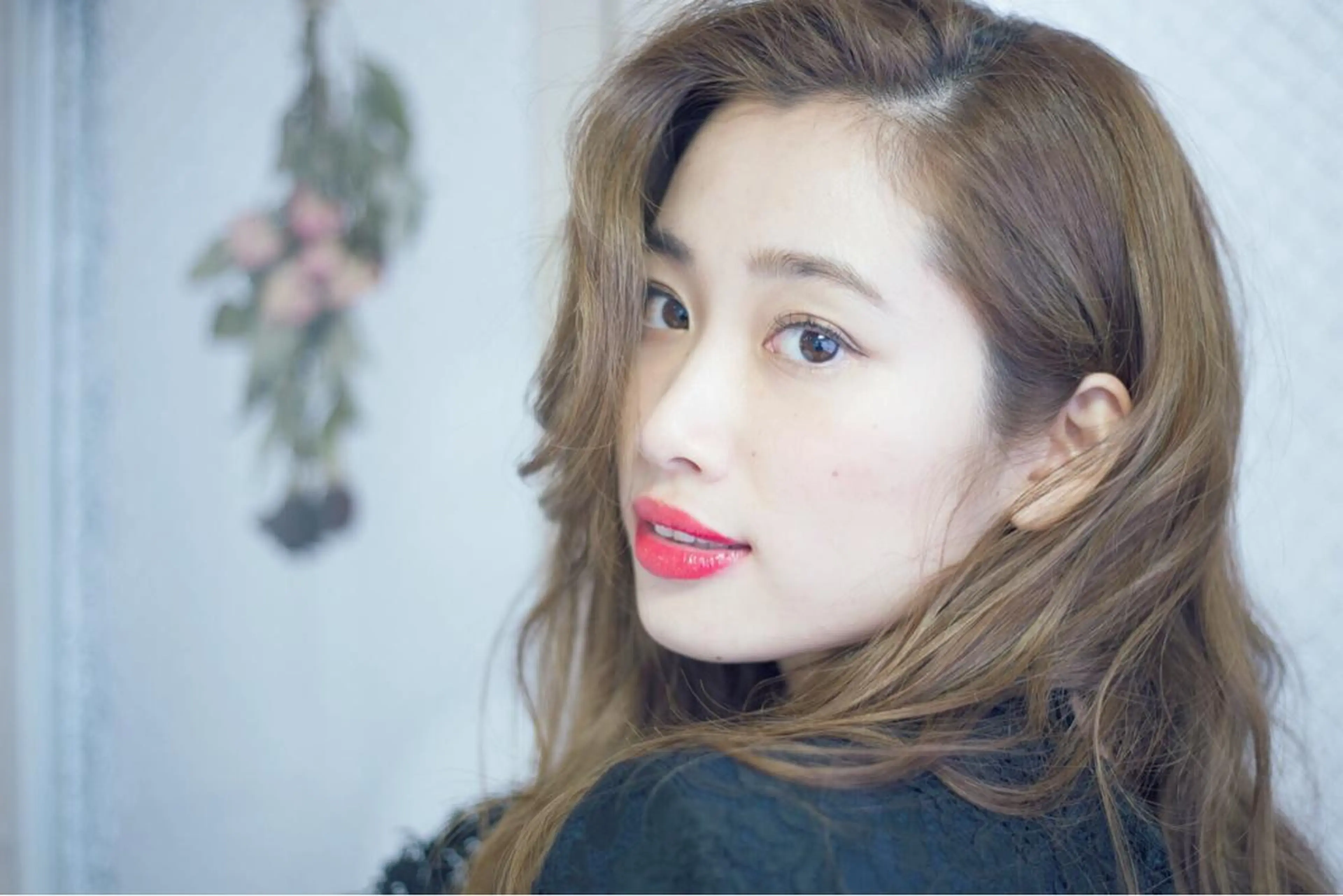 ロング カラー パーマ ヘアアレンジ 推し活専用 【派手髪】飯野ゆかりのヘアスタイル