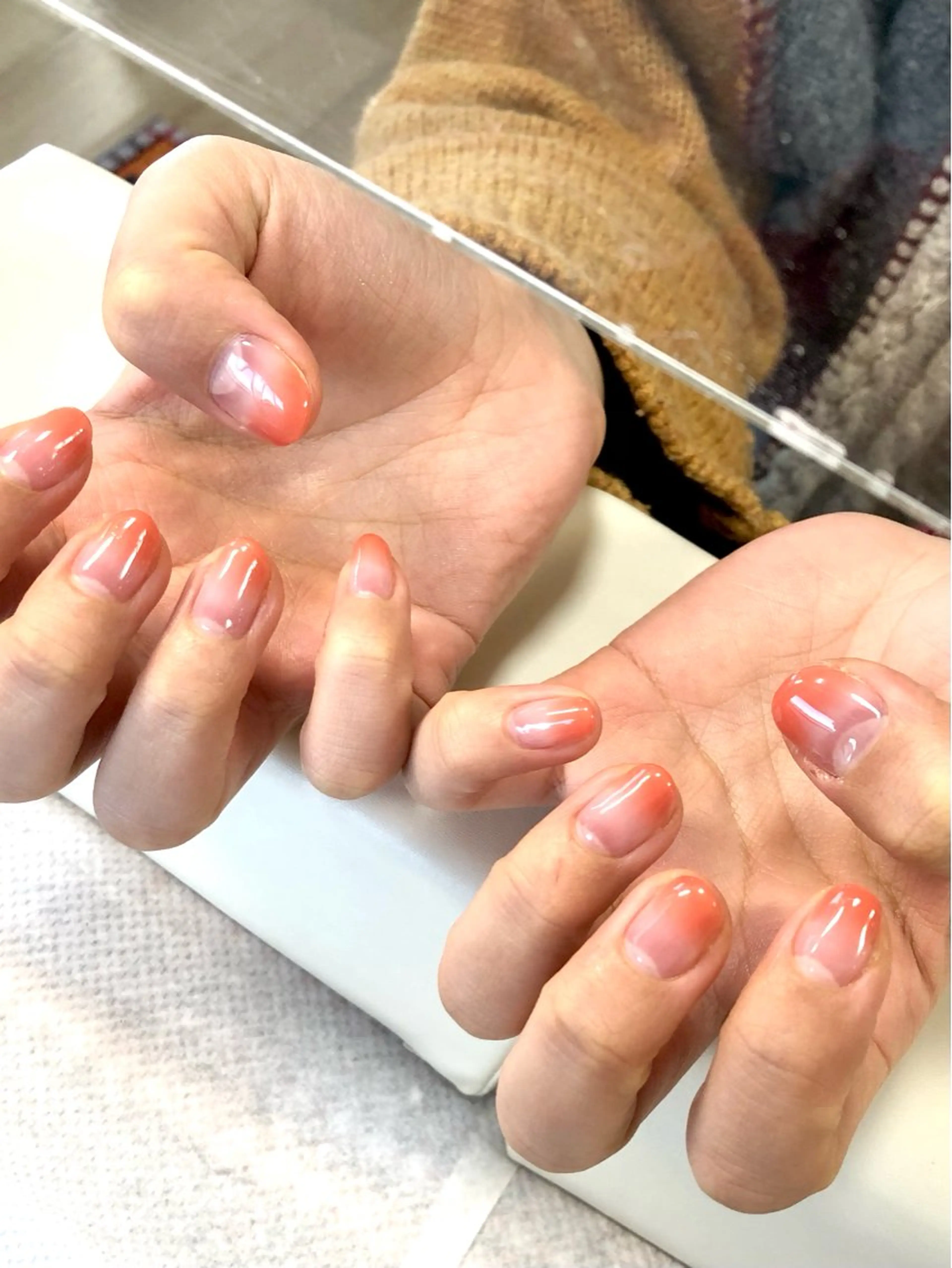ネイル グラデーション オレンジ シンプルネイル 春ネイル ハンドネイル salon *meehoのネイルデザイン