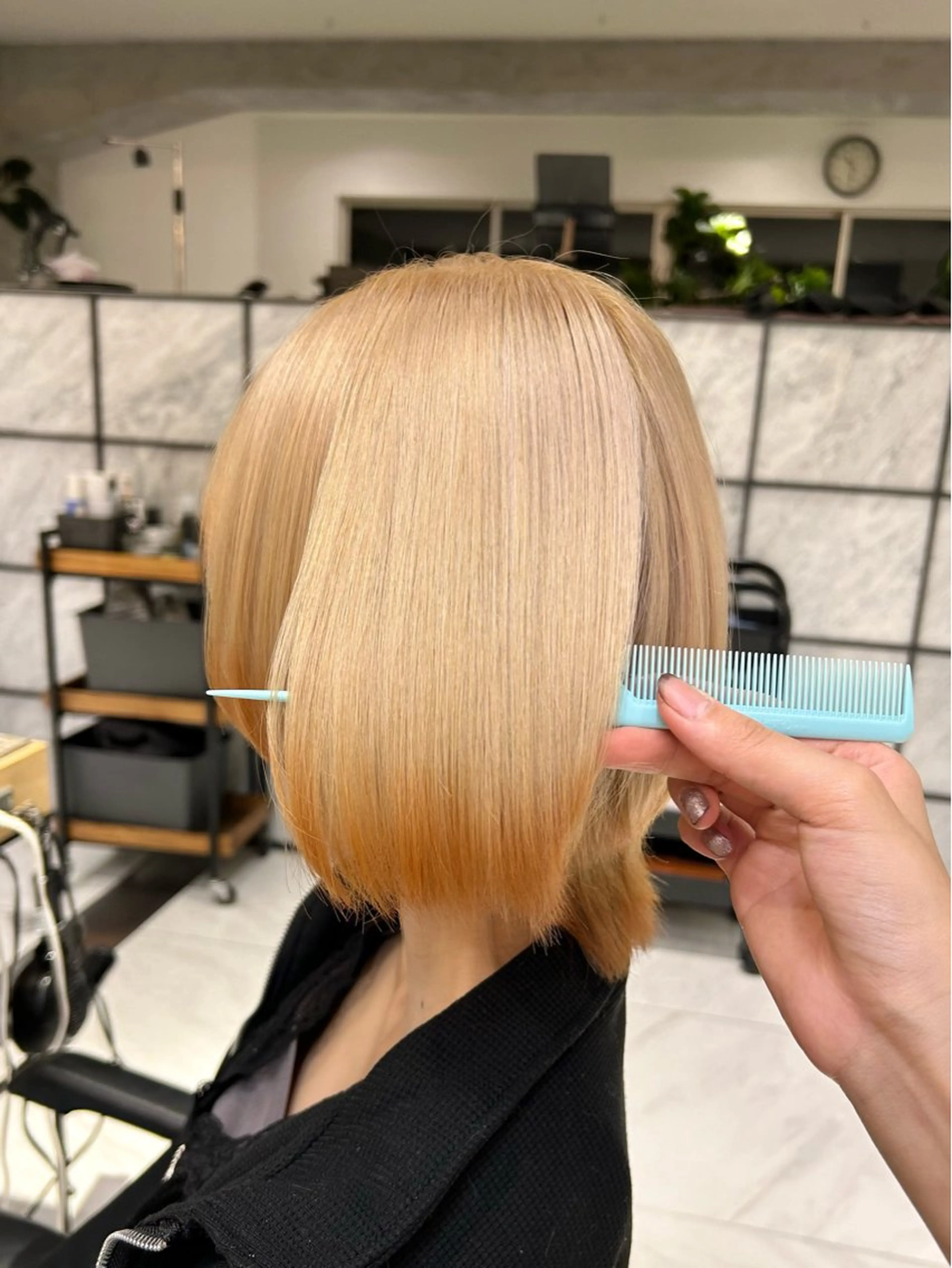 ショート カラー ブリーチ 艶カラー/レイヤー 🦋AKARI🦋のヘアスタイル