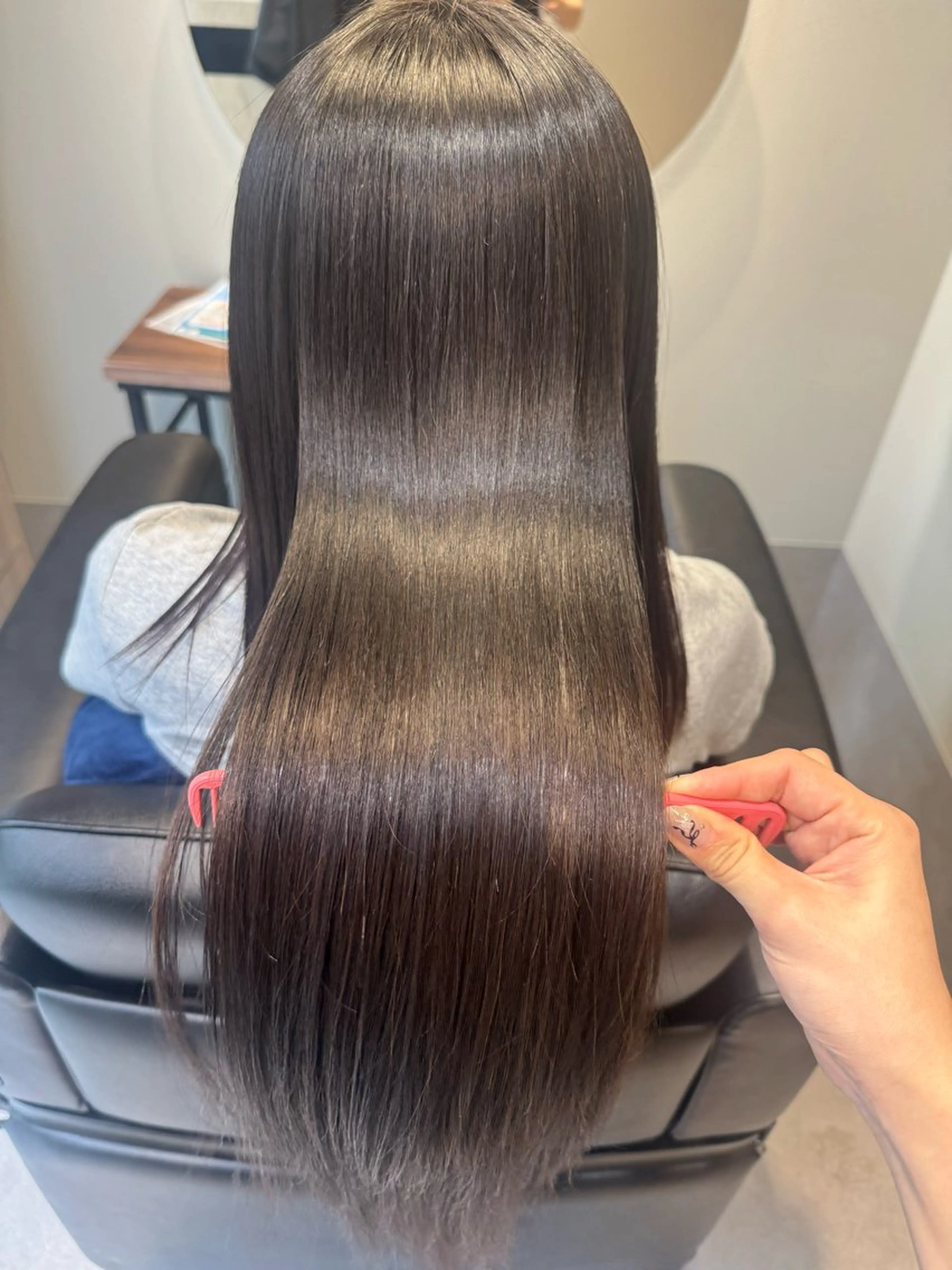 ロング 酸性ストレート カット ヘアカラー 縮毛矯正 トリートメント NAVY 橋本心 縮毛矯正のヘアスタイル