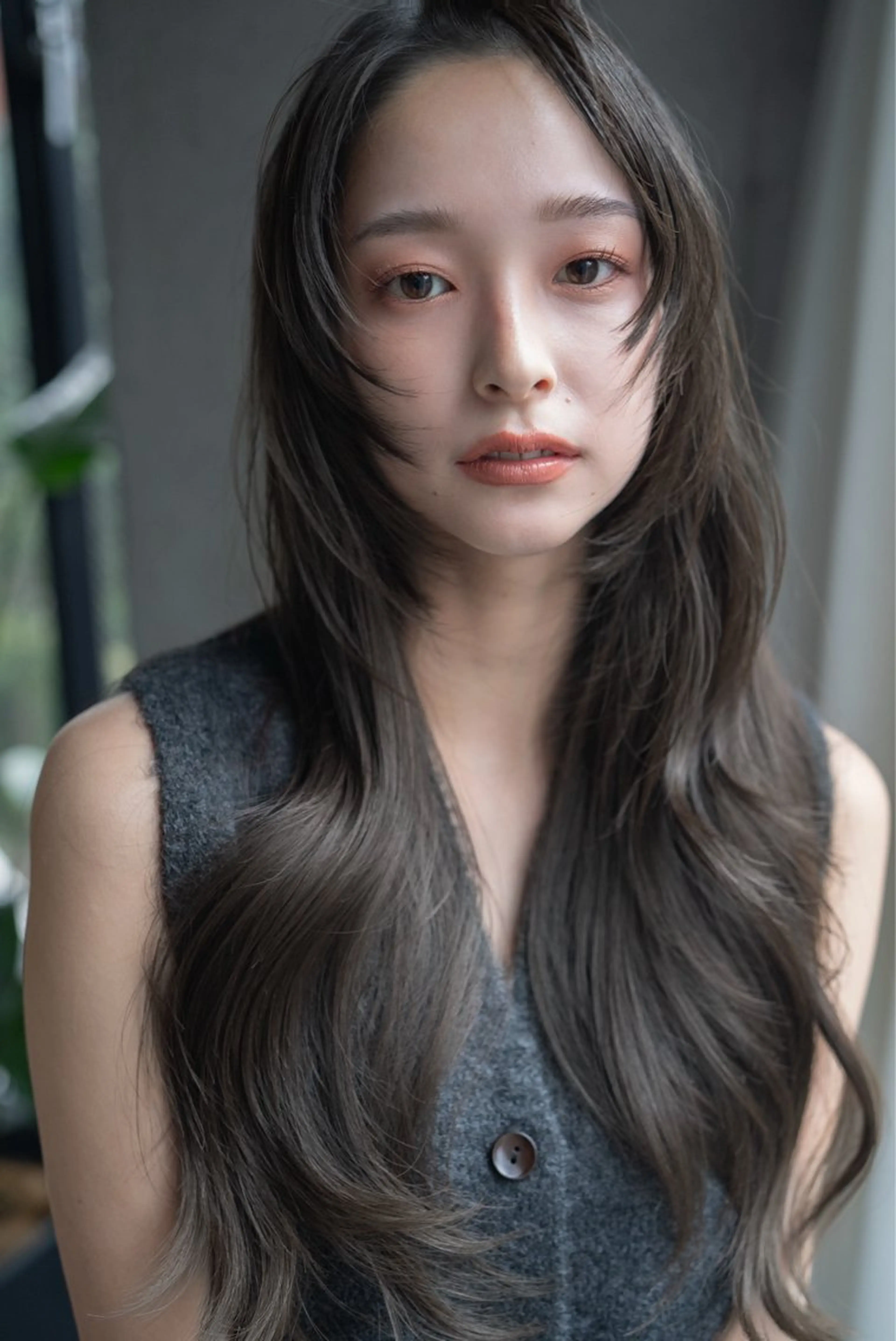 ロング カラー 顔周りカット レイヤーカット トリートメント まとまるレイヤー カット/透明感カラーのヘアスタイル