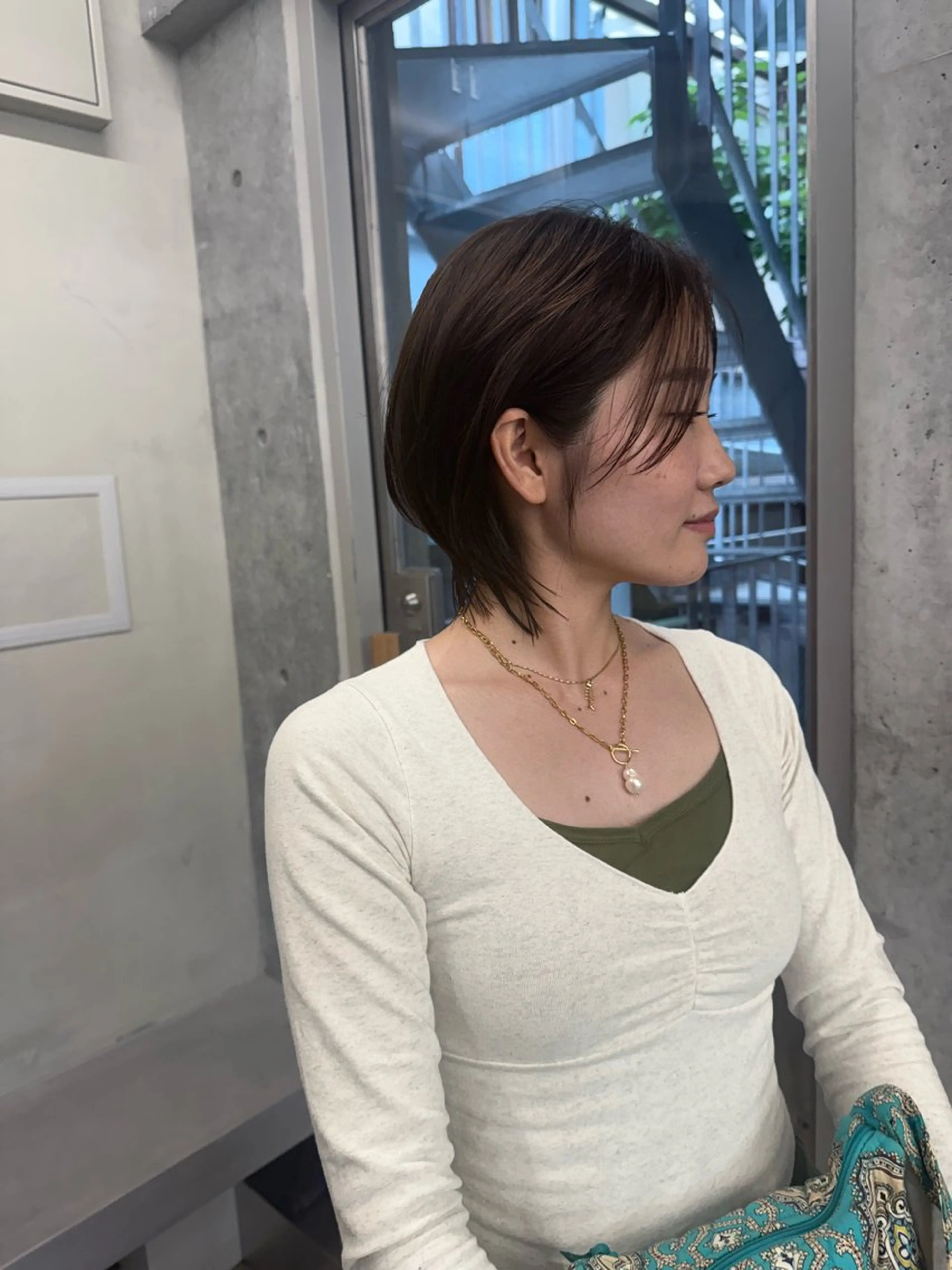 ショート カラー ショートボブ アッシュ ベージュカラー ブリーチ 透明感カラー カット ヘアカラー トリートメント 誰より丁寧なカット/ 小林輝/レイヤーのヘアスタイル