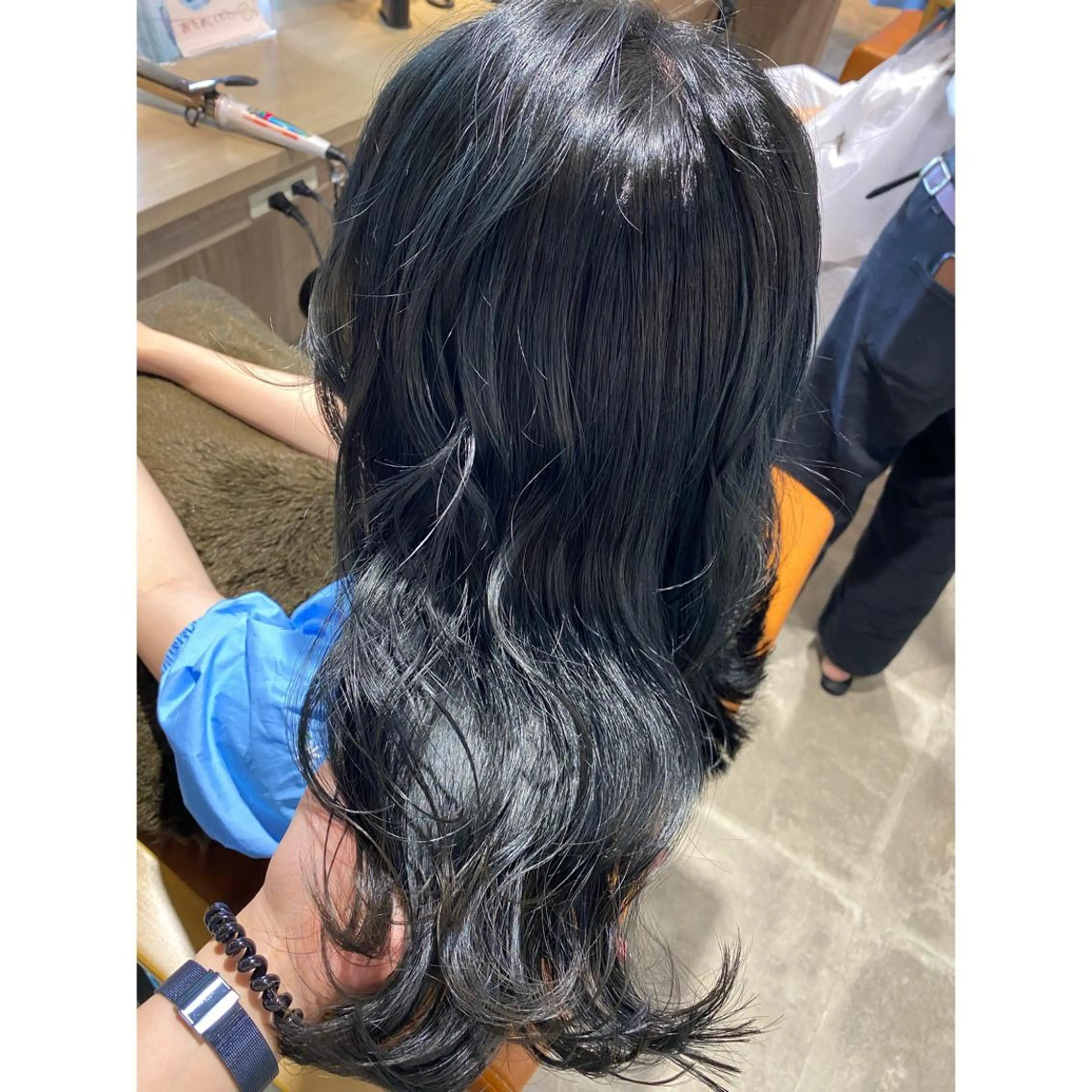 カラー 黒髪 ブルーカラー ブルーブラック 透明感カラー ヘアカラー トリートメント 🐻結んで可愛い hair EMI🐻のヘアスタイル