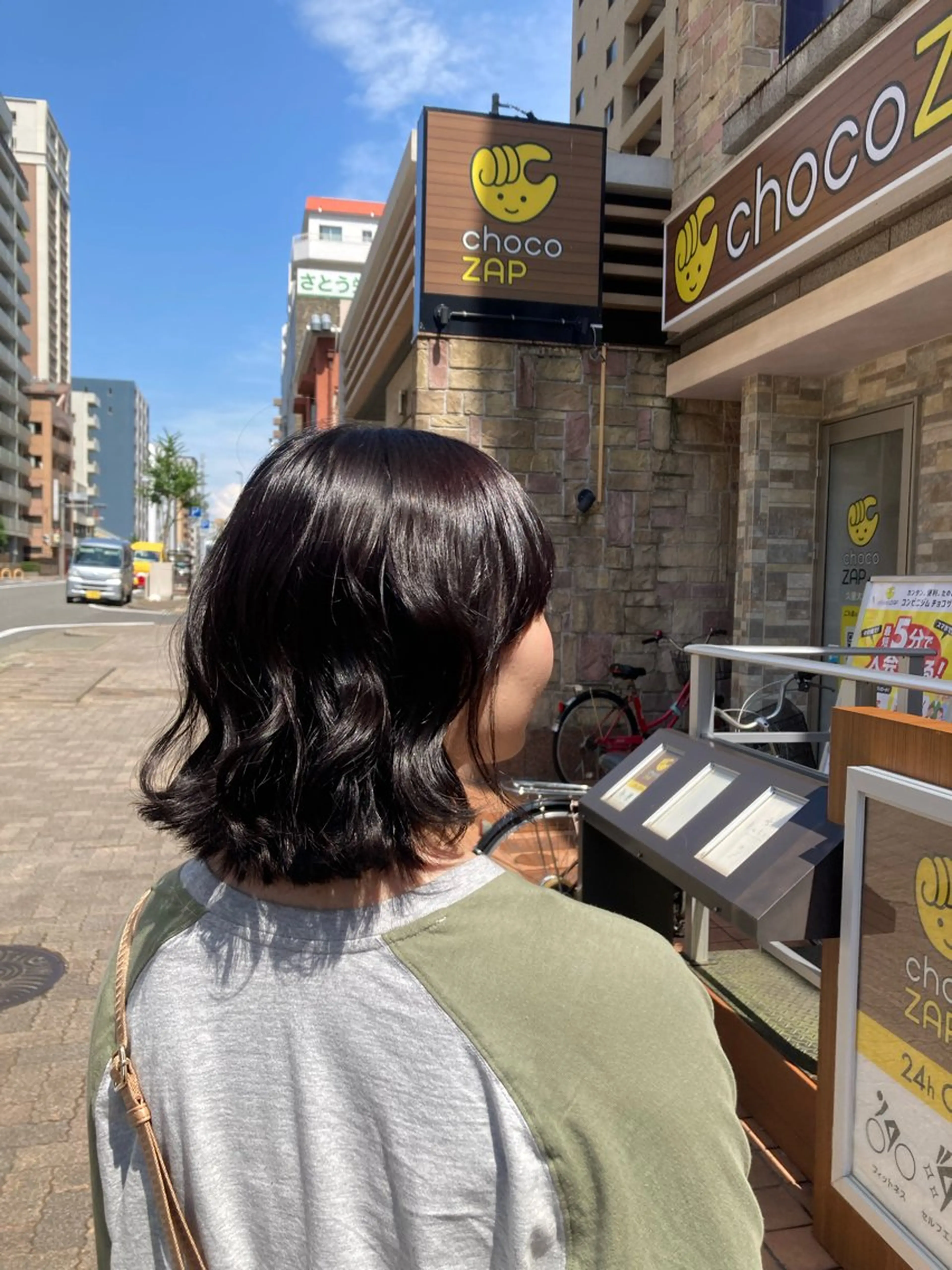 カラー 黒髪 加茂野 緑のヘアスタイル