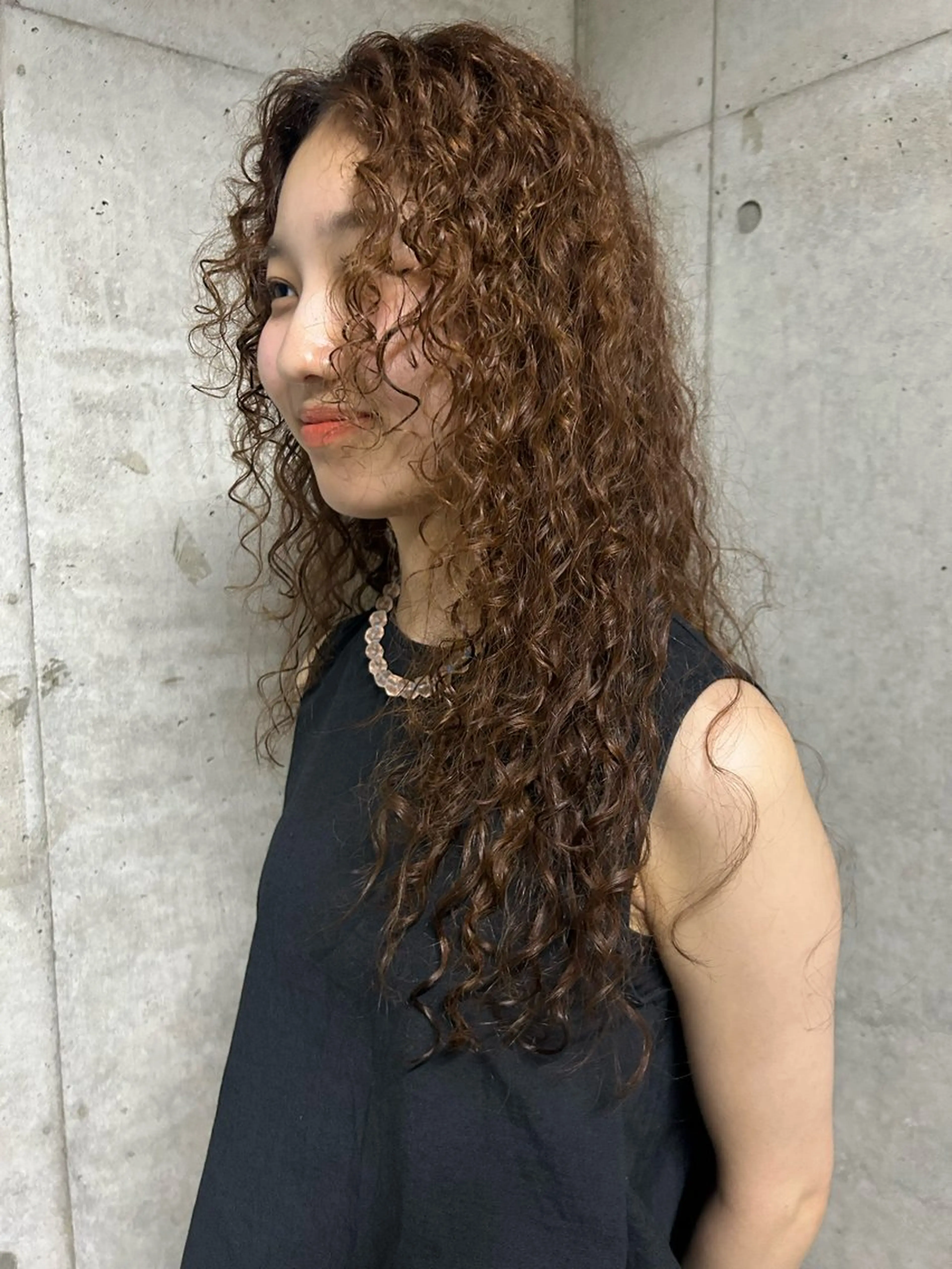 カット、スパイラルパーマ(髪の毛胸下)、トリートメントの写真