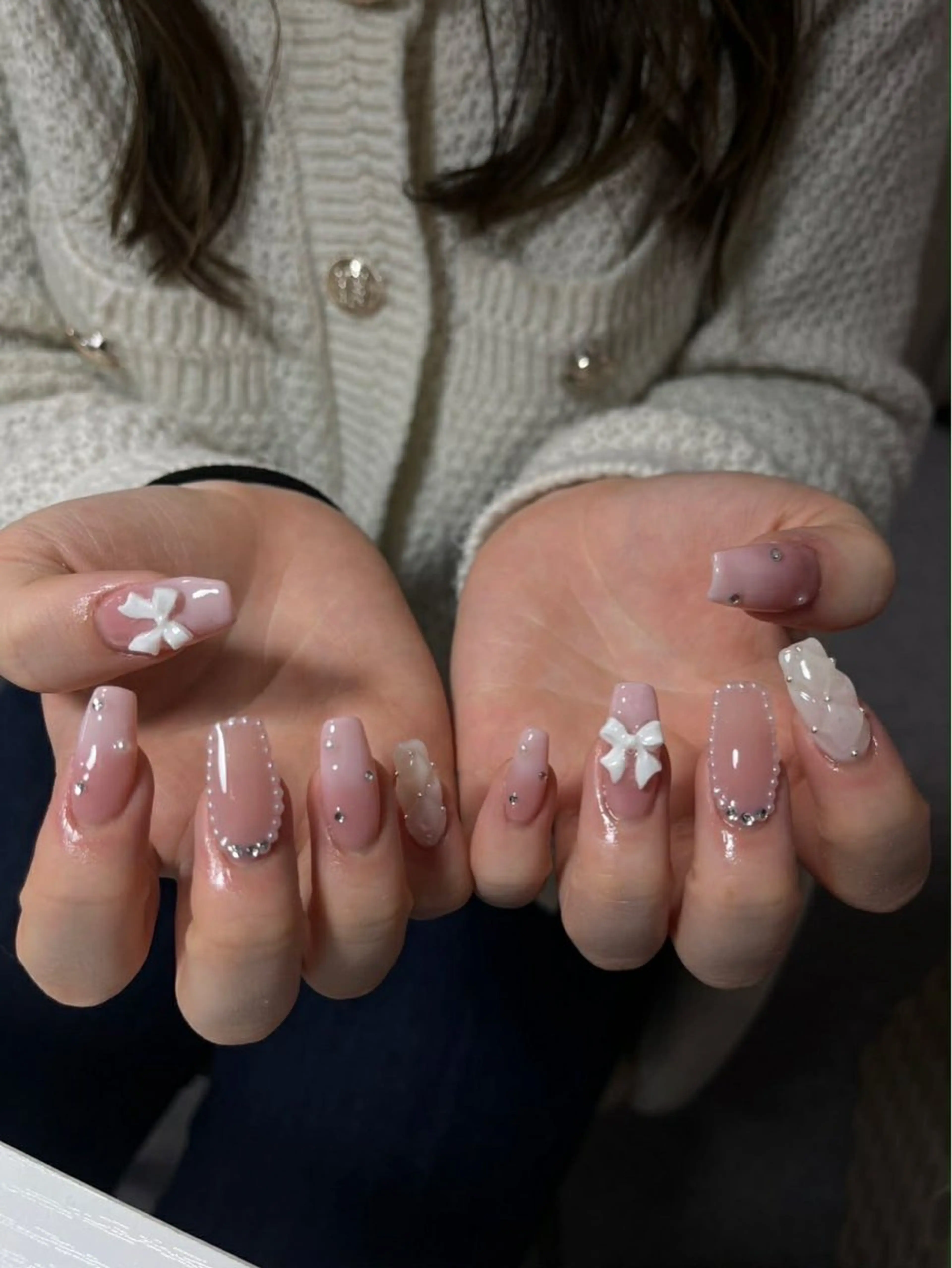 ミディアム ハンドネイル ビン アンのネイルデザイン